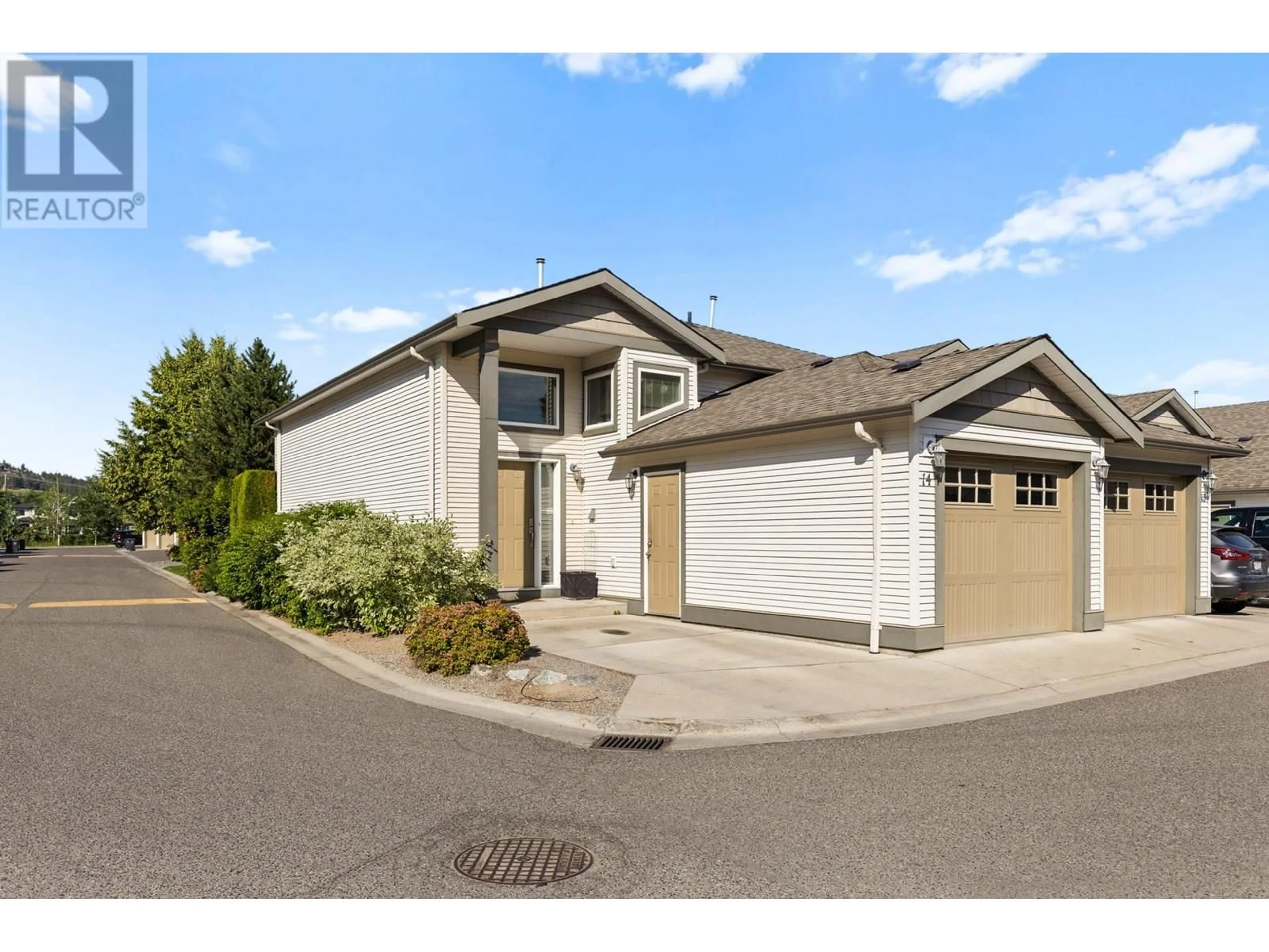 Home with vinyl exterior material, street for 14 - 225 GLEN PARK DRIVE, Kelowna British Columbia V1V2X5