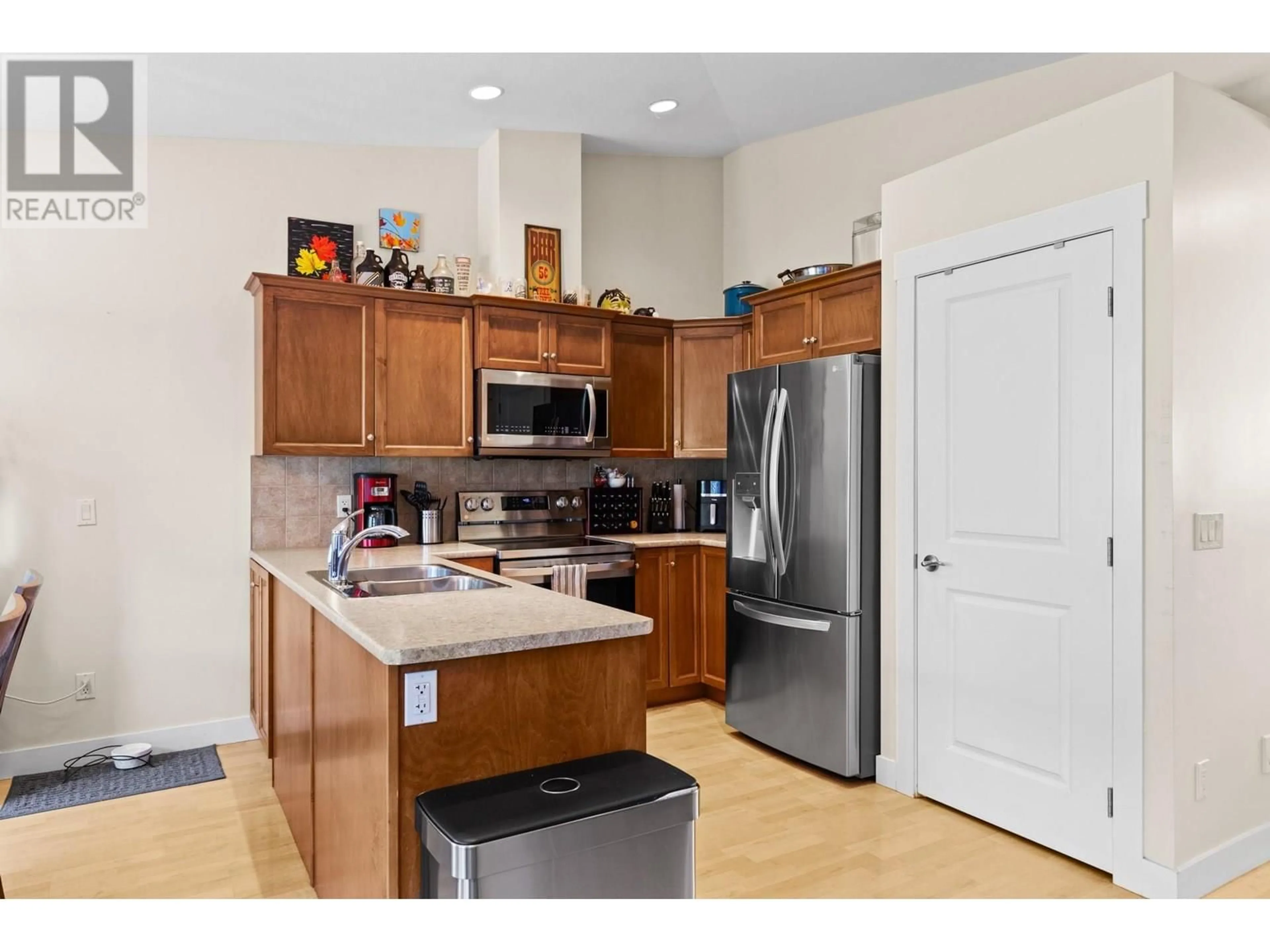 Standard kitchen, unknown for 14 - 225 GLEN PARK DRIVE, Kelowna British Columbia V1V2X5