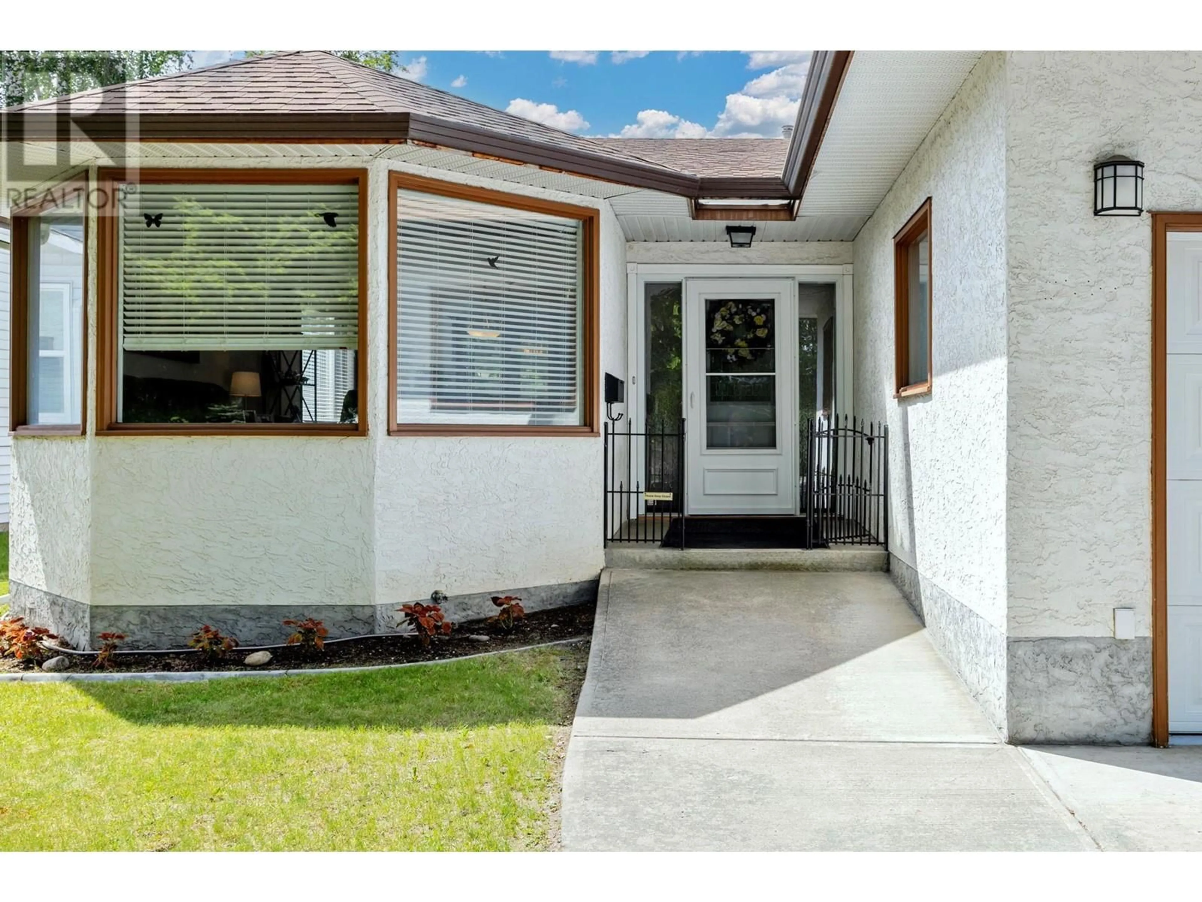 Home with vinyl exterior material, street for 2640 GORDON DRIVE, Kelowna British Columbia V1W3R2