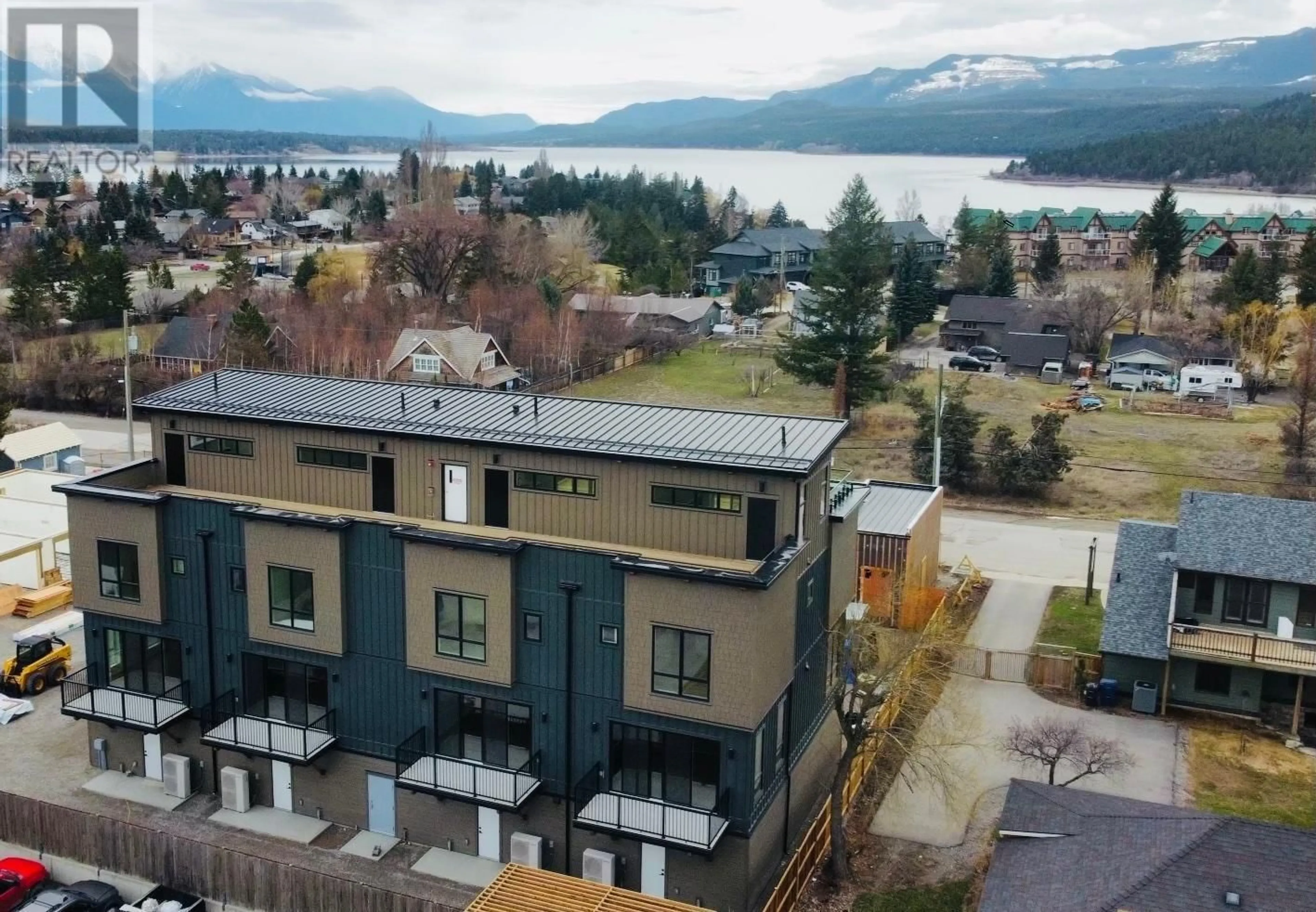 A pic from outside/outdoor area/front of a property/back of a property/a pic from drone, water/lake/river/ocean view for 401 - 510 14TH STREET, Invermere British Columbia V0A1K0