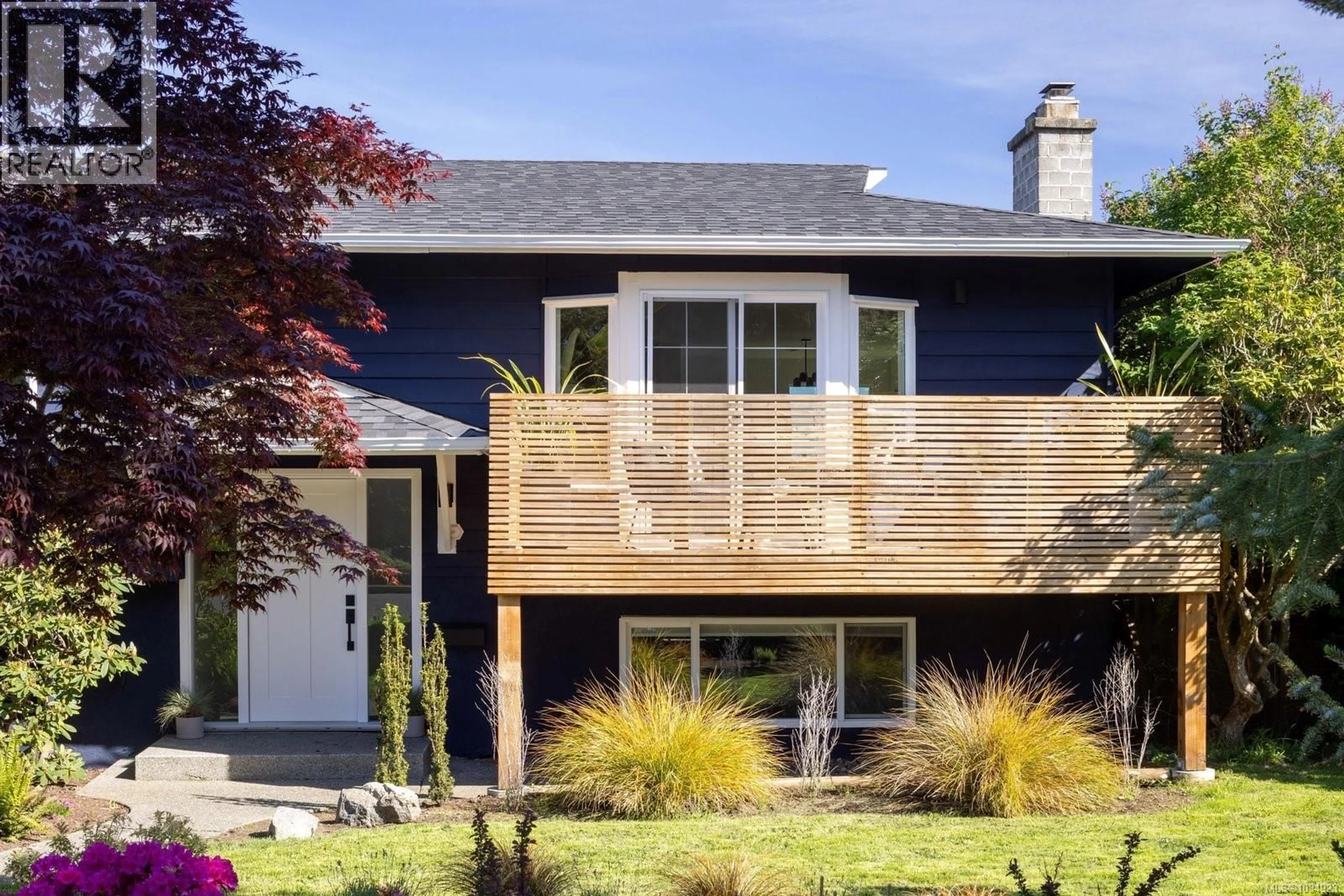 Home with vinyl exterior material, street for 4021 HESSINGTON PLACE, Saanich British Columbia V8N5C5