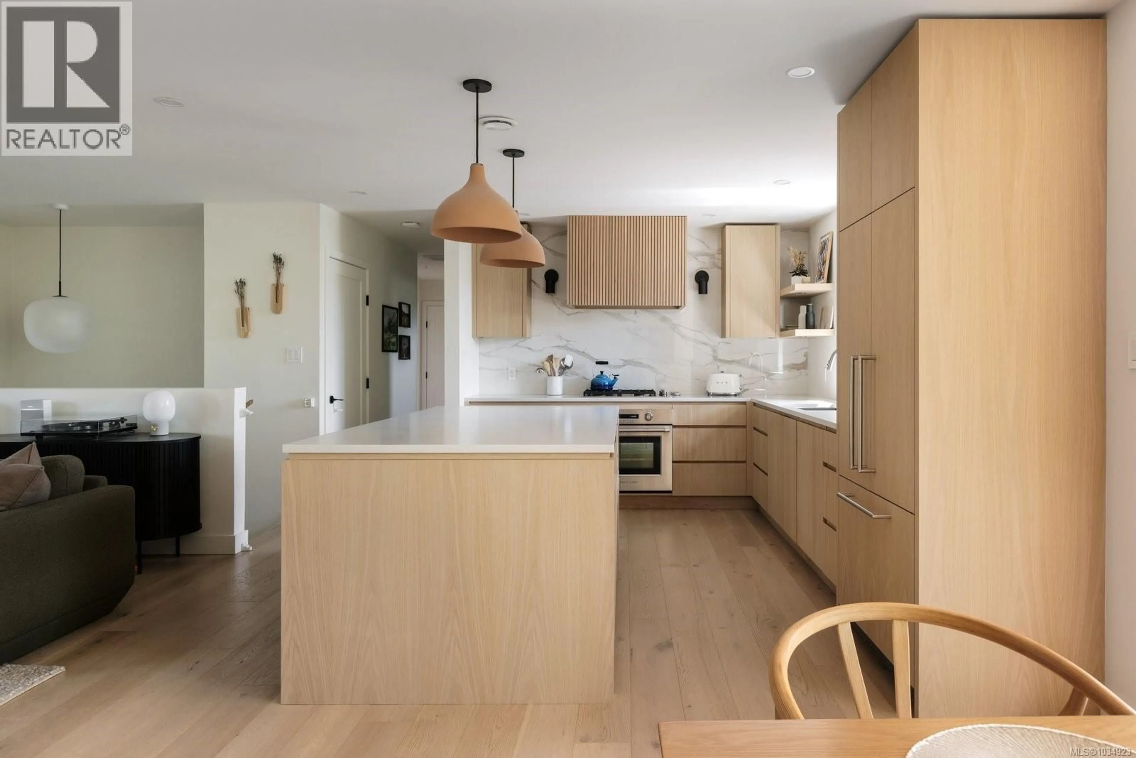 Contemporary kitchen, unknown for 4021 HESSINGTON PLACE, Saanich British Columbia V8N5C5