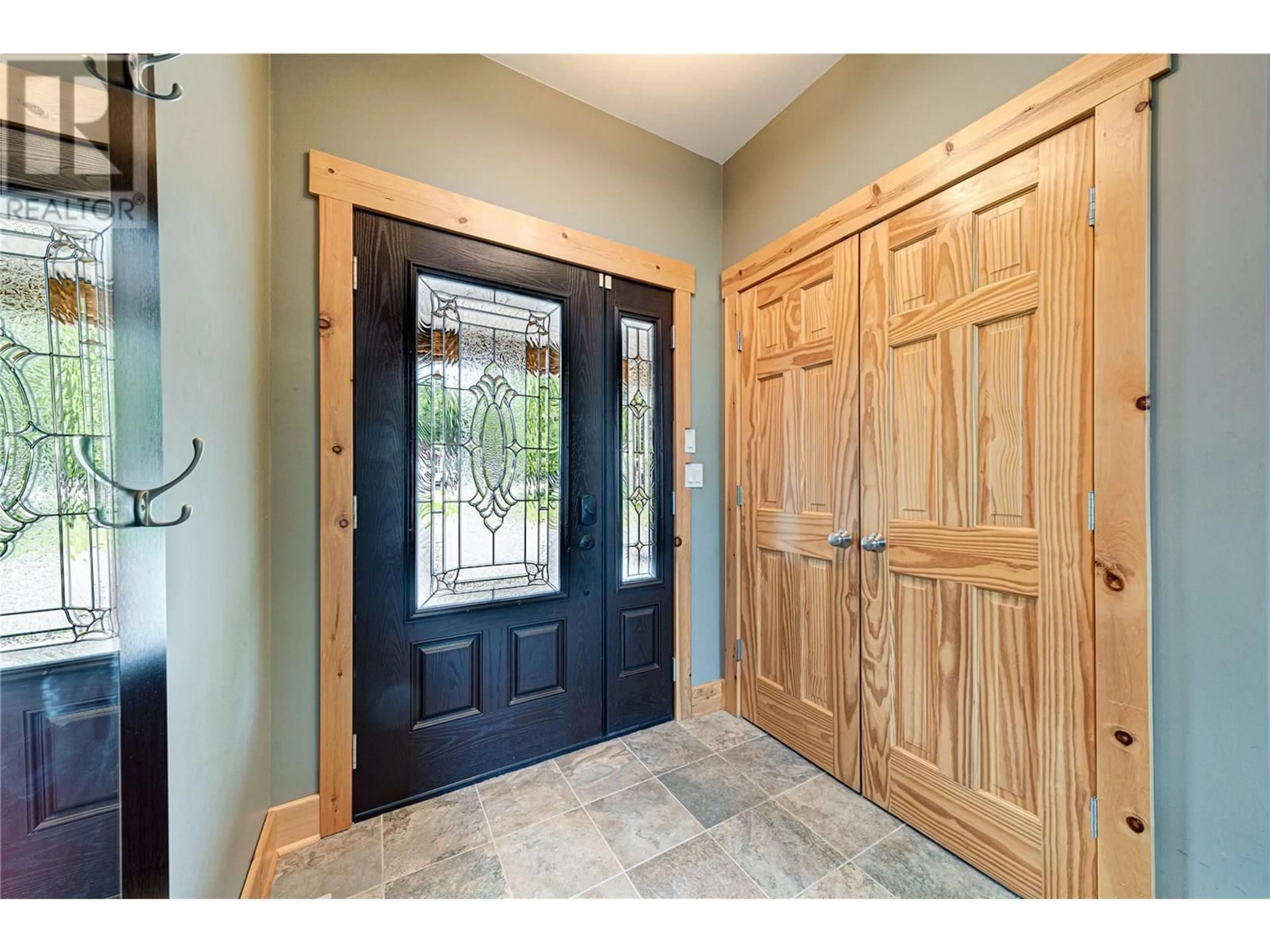 Indoor entryway for 56 DARBY CRESCENT, Elkford British Columbia V0B1H0