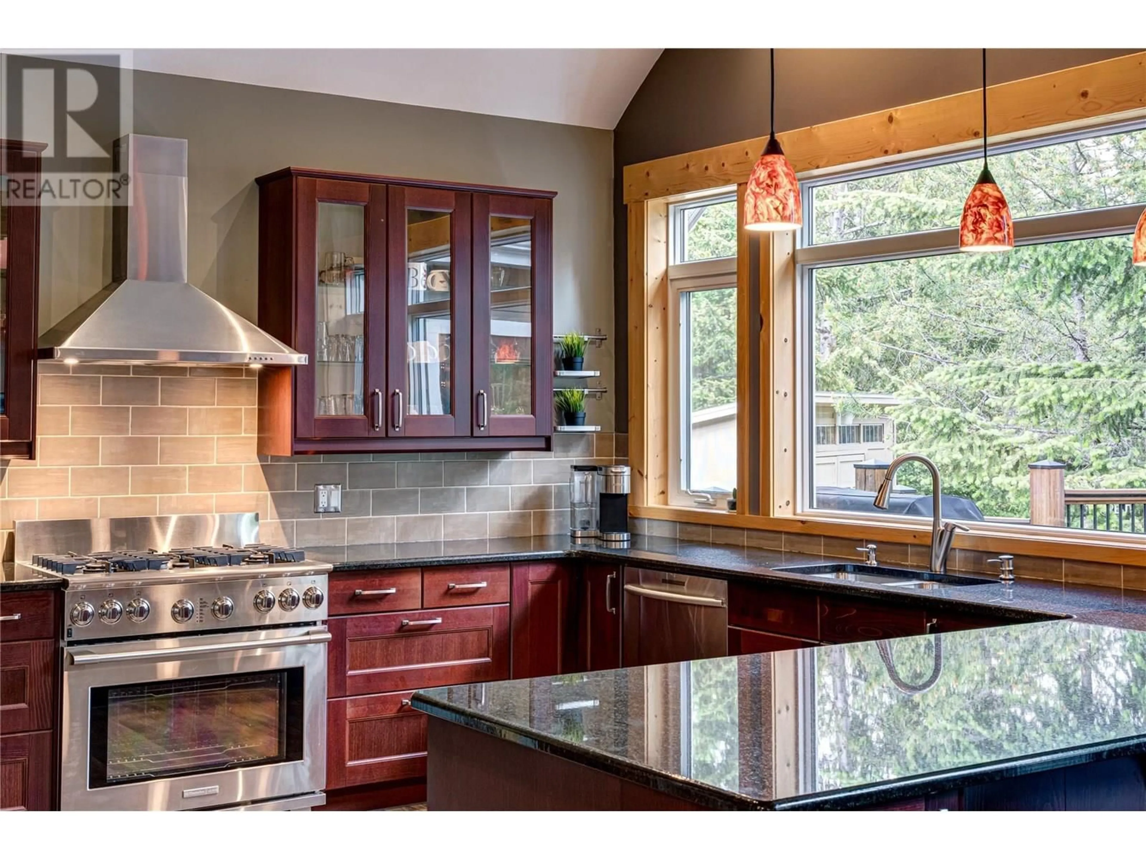 Contemporary kitchen, ceramic/tile floor for 56 DARBY CRESCENT, Elkford British Columbia V0B1H0