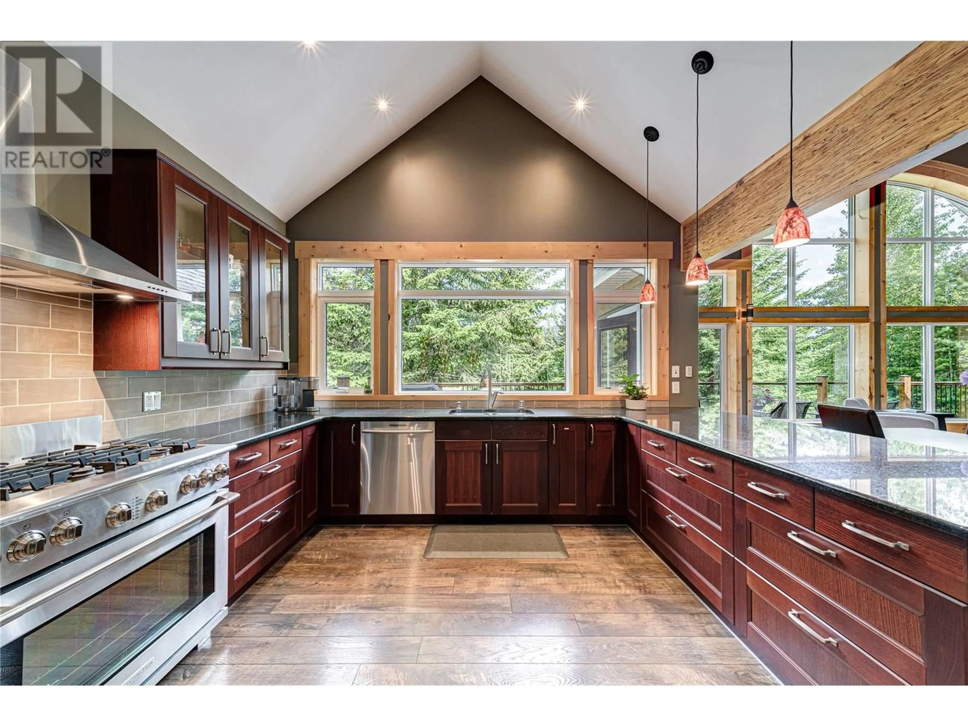 Contemporary kitchen, unknown for 56 DARBY CRESCENT, Elkford British Columbia V0B1H0