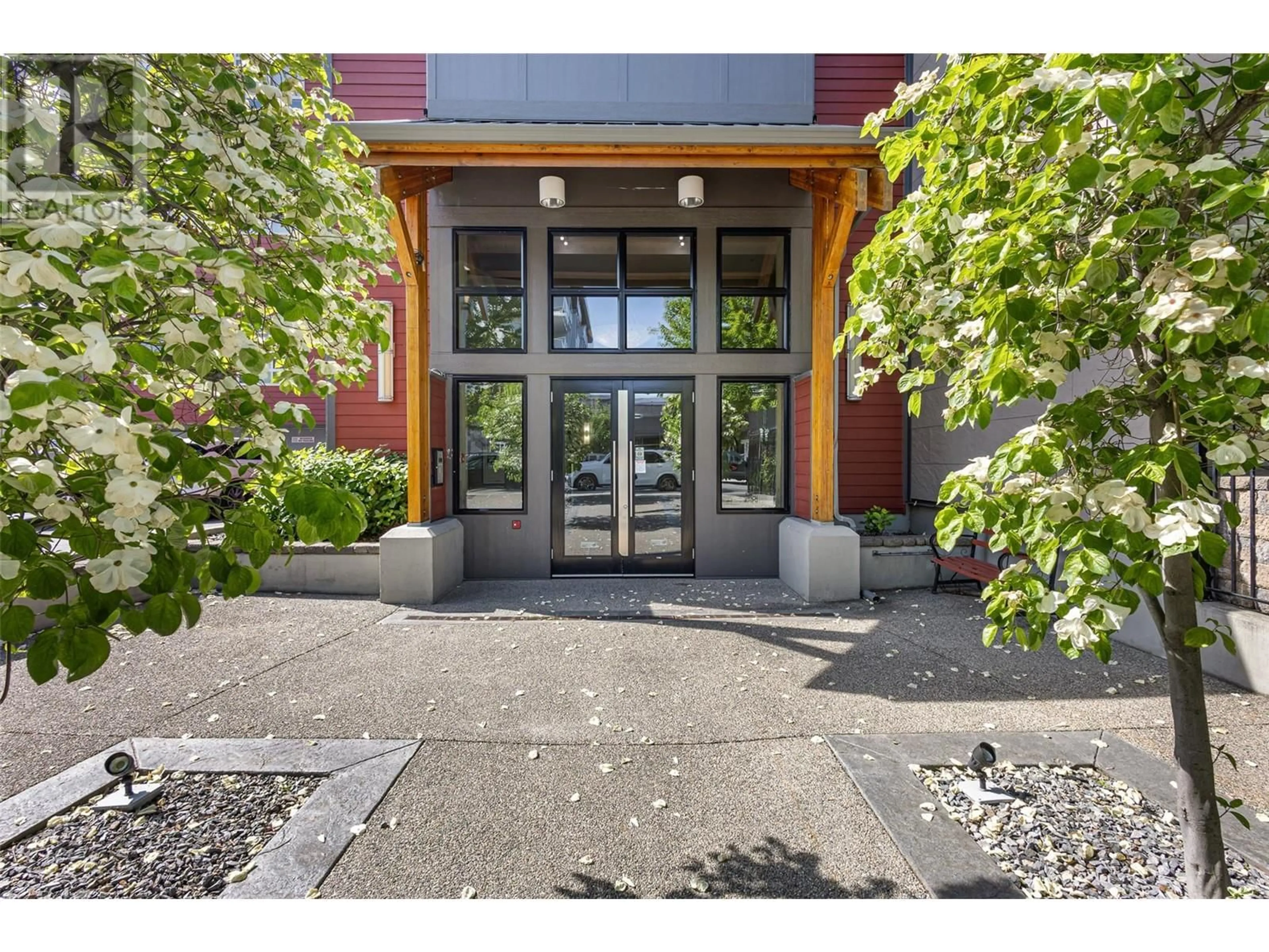 Indoor entryway for 407 - 457 WEST AVENUE, Kelowna British Columbia V1Y4Z3