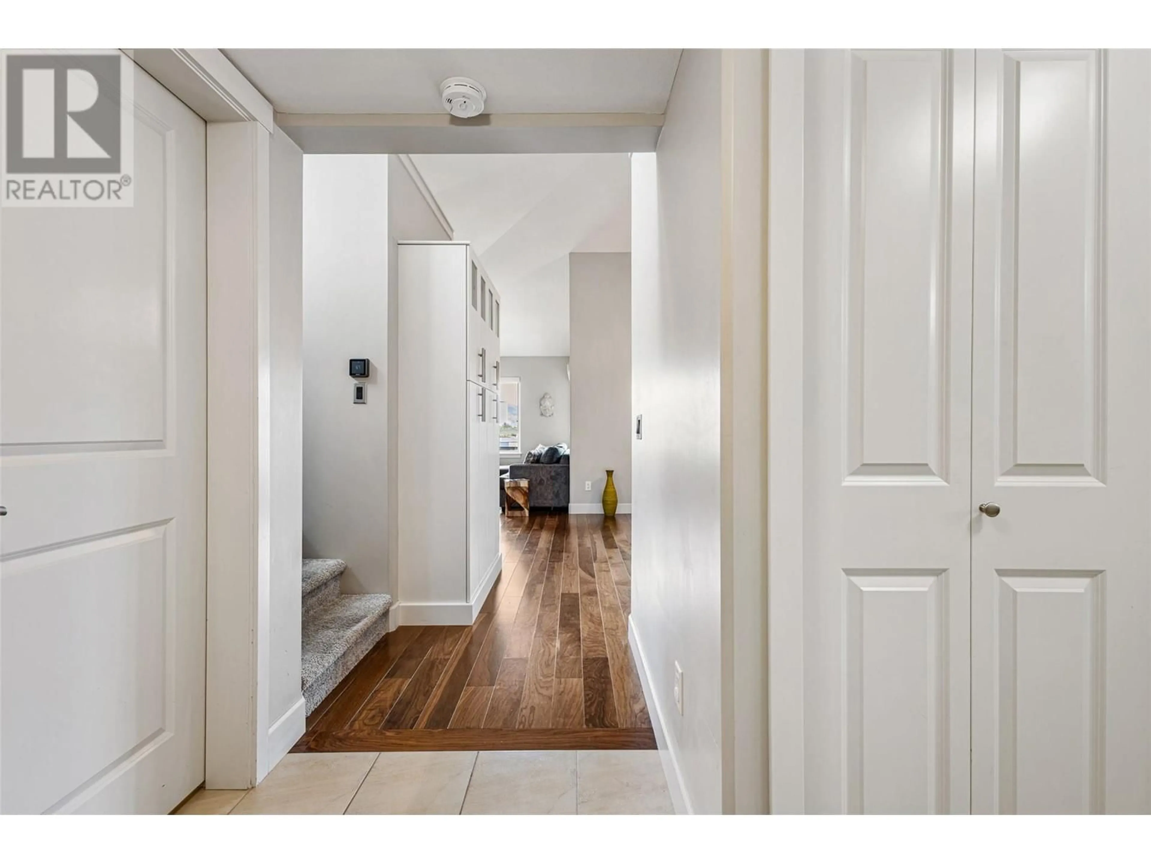 Indoor entryway for 407 - 457 WEST AVENUE, Kelowna British Columbia V1Y4Z3