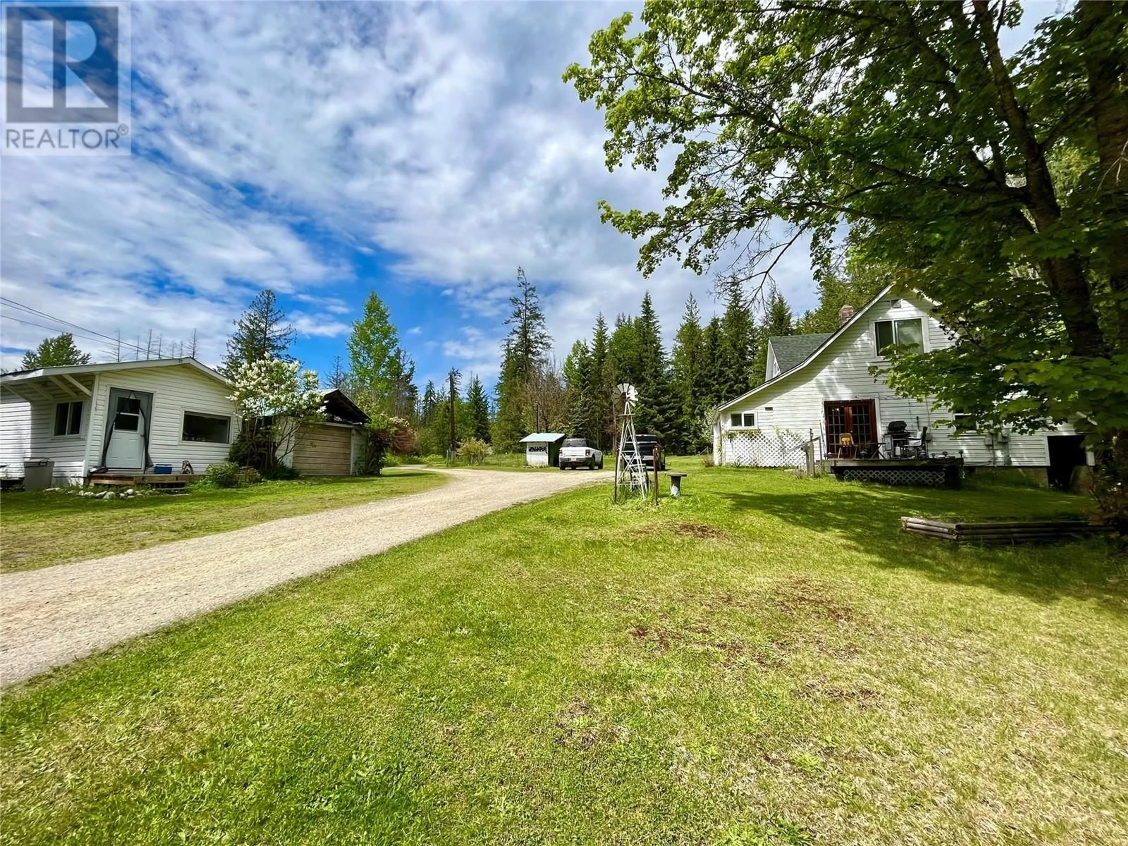 A pic from outside/outdoor area/front of a property/back of a property/a pic from drone, unknown for 740 HIGHWAY 6 OTHER SOUTH, Nakusp British Columbia V0G1R0