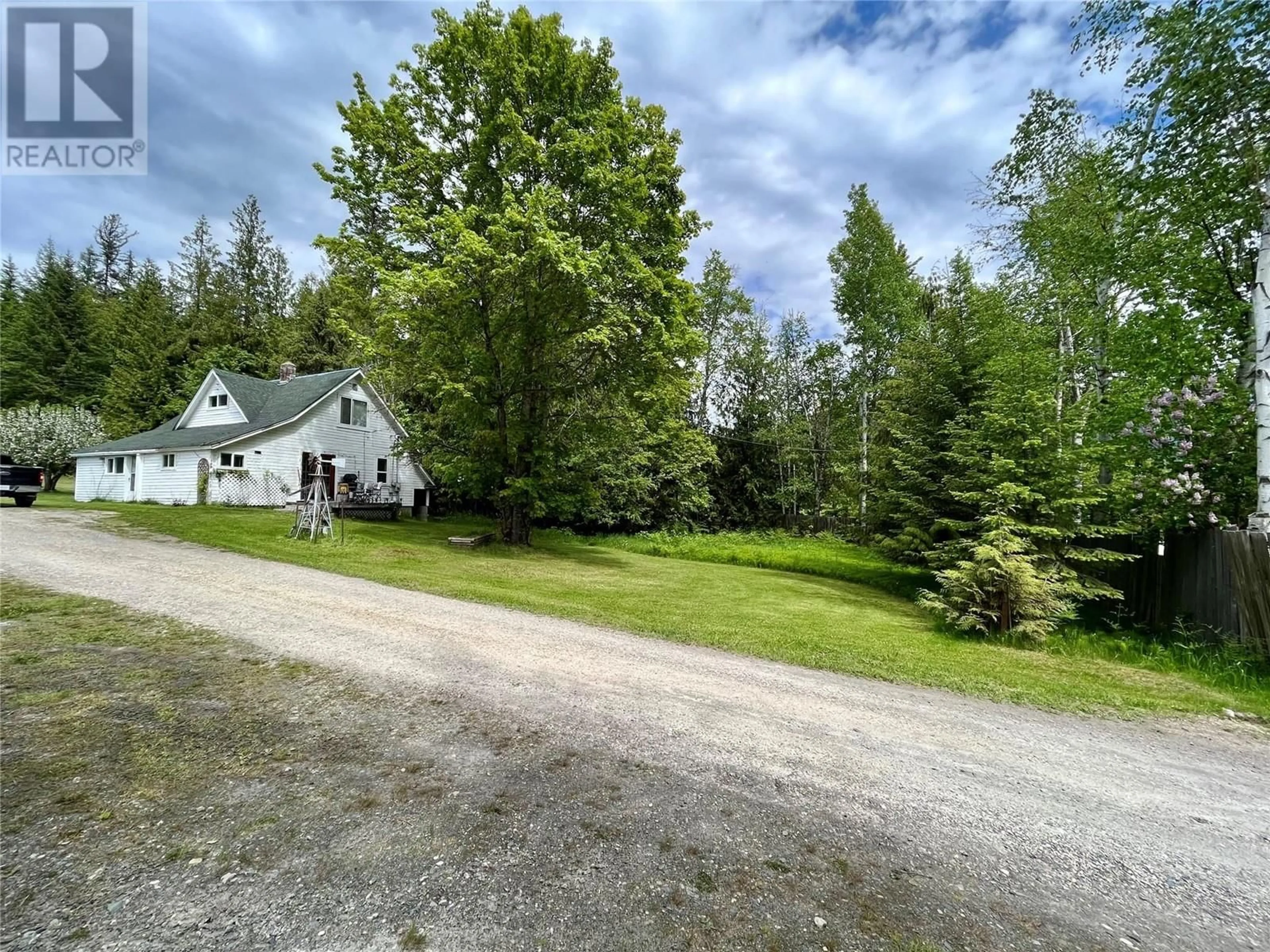 A pic from outside/outdoor area/front of a property/back of a property/a pic from drone, unknown for 740 HIGHWAY 6 OTHER SOUTH, Nakusp British Columbia V0G1R0