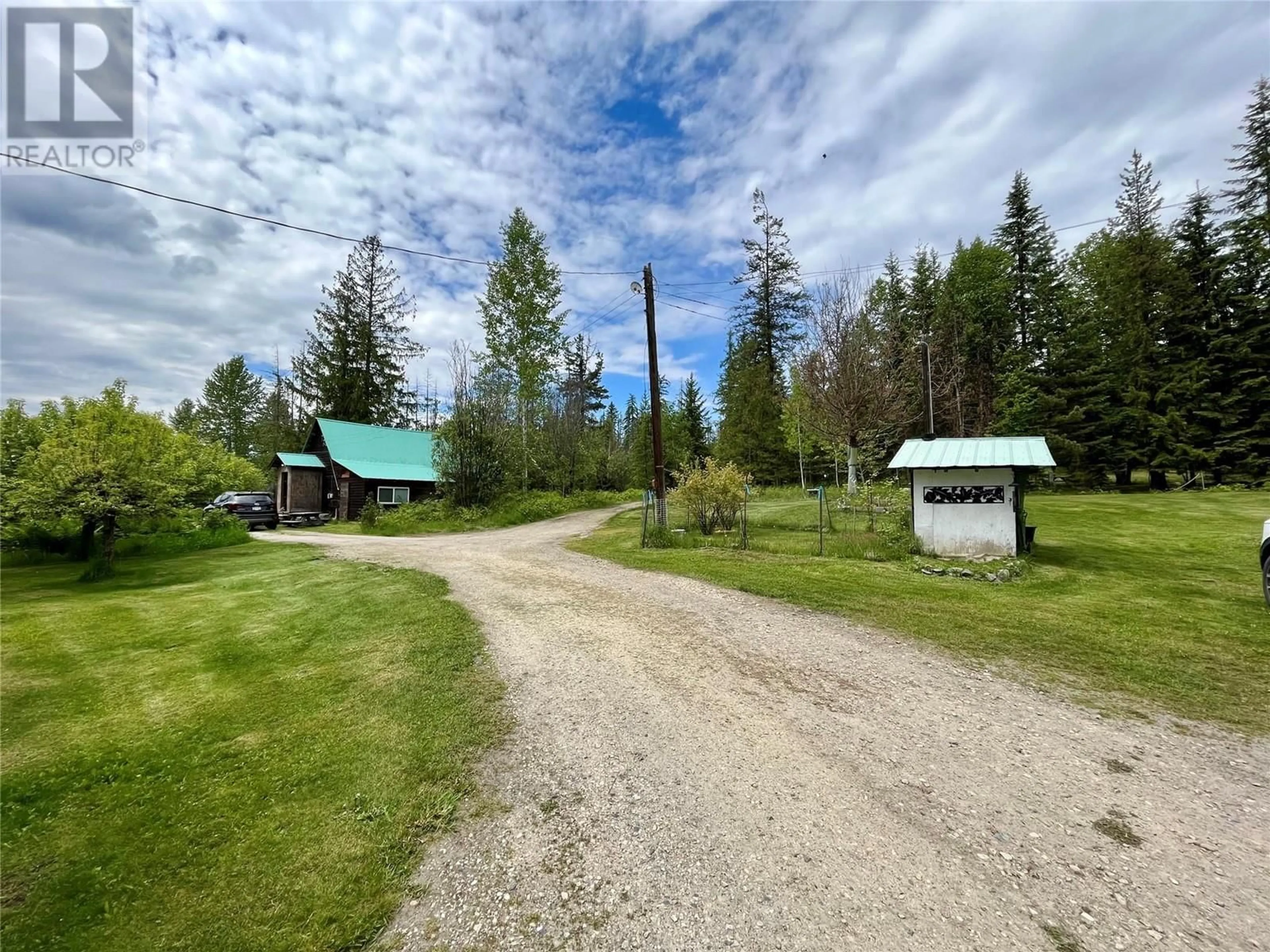 A pic from outside/outdoor area/front of a property/back of a property/a pic from drone, unknown for 740 HIGHWAY 6 OTHER SOUTH, Nakusp British Columbia V0G1R0