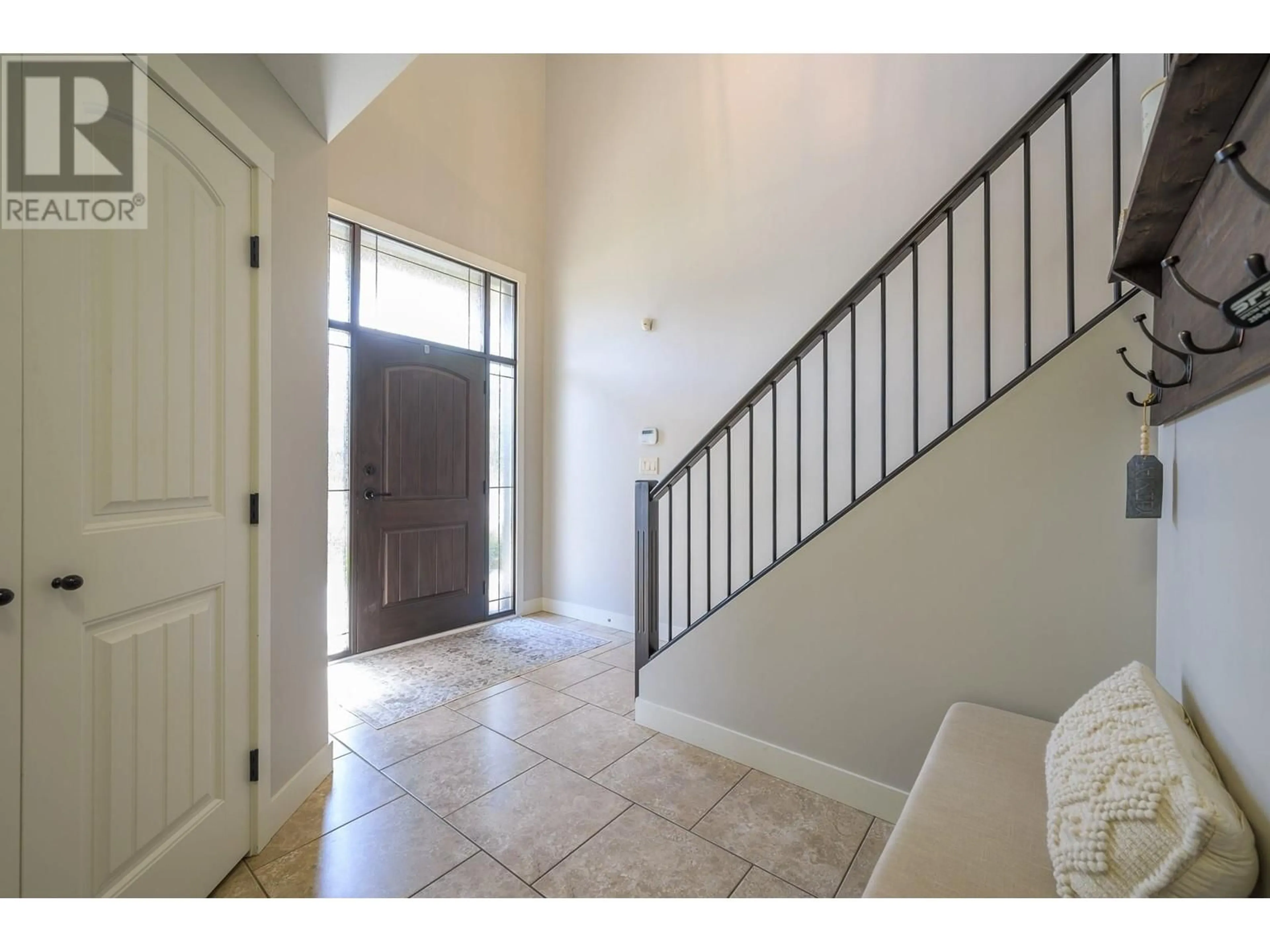 Indoor entryway for 2089 SADDLEBACK DRIVE, Kamloops British Columbia V2B8N9