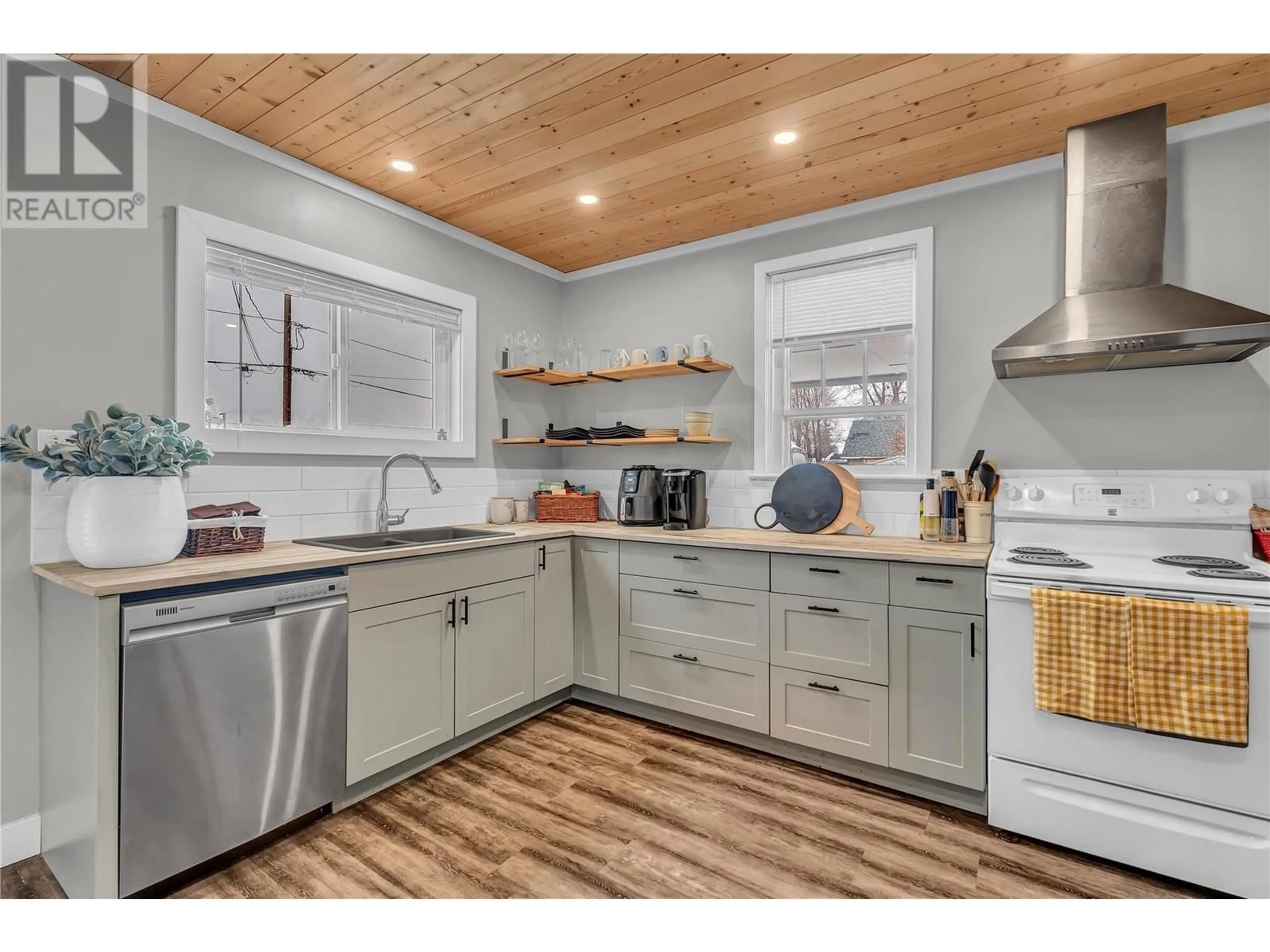 Open concept kitchen, wood/laminate floor for 11406 VICTORIA ROAD SOUTH, Summerland British Columbia V0H1Z2