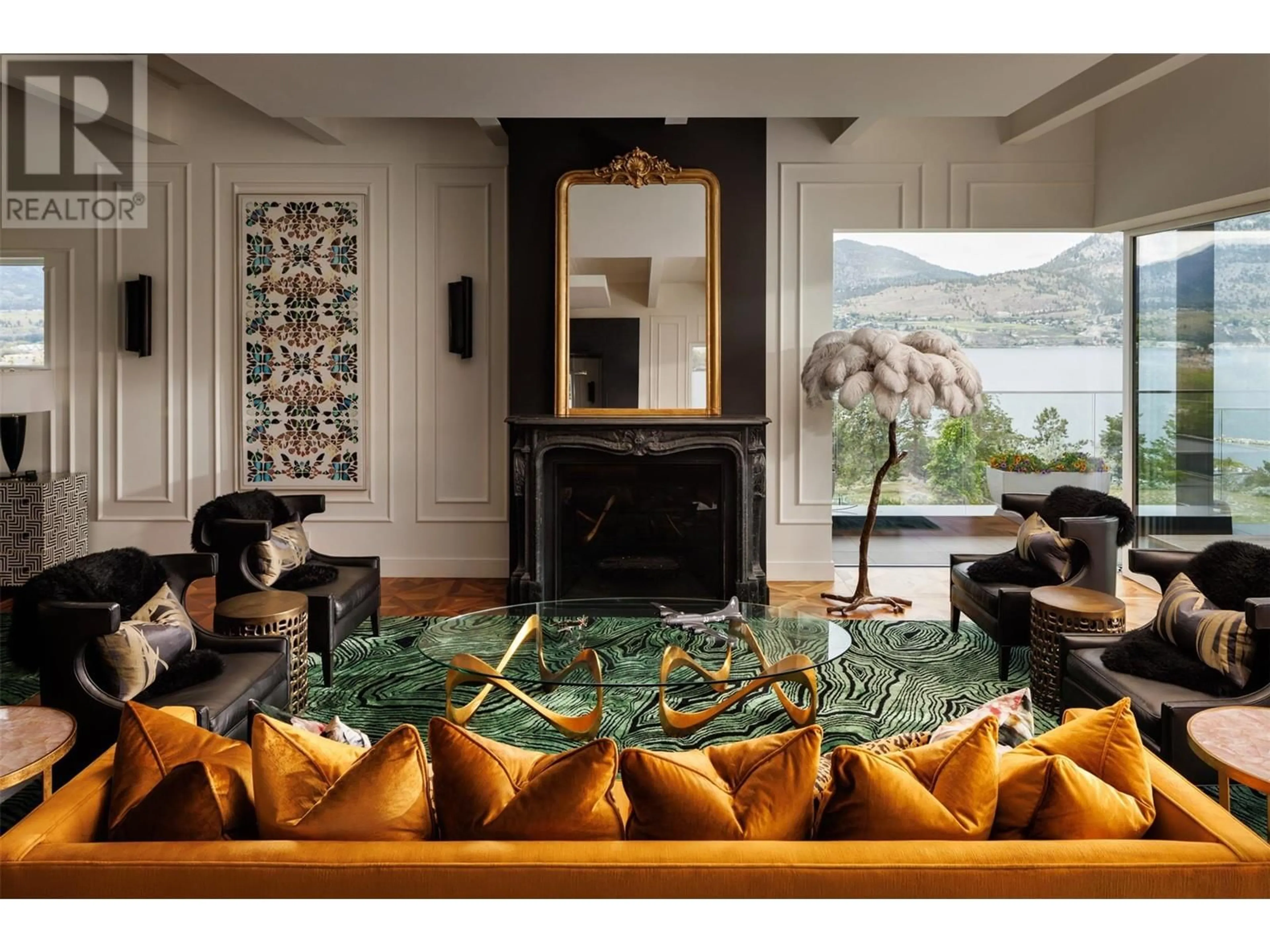 Living room with furniture, unknown for 581 VANCOUVER AVENUE, Penticton British Columbia V2A1A4