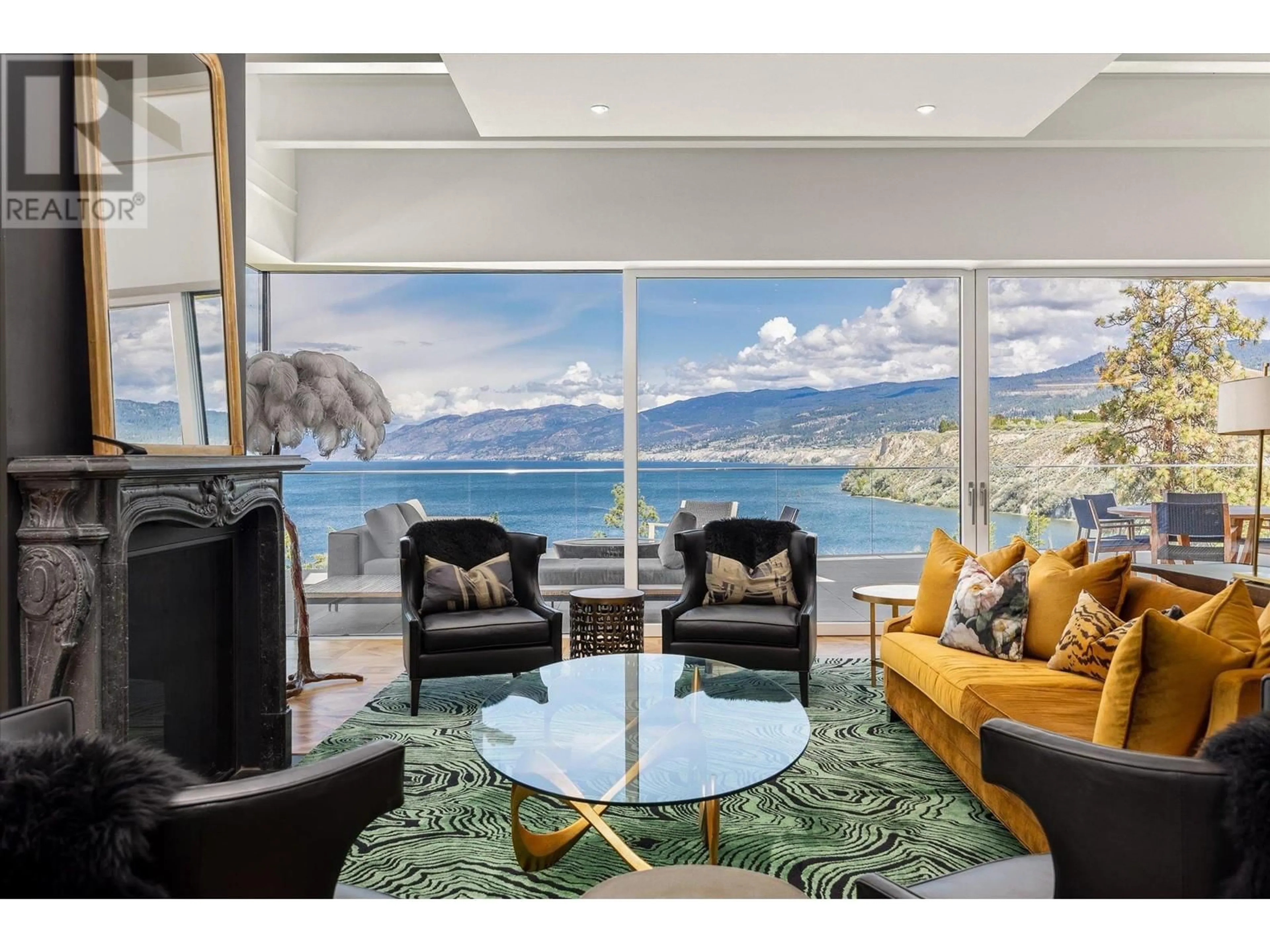 Living room with furniture, unknown for 581 VANCOUVER AVENUE, Penticton British Columbia V2A1A4