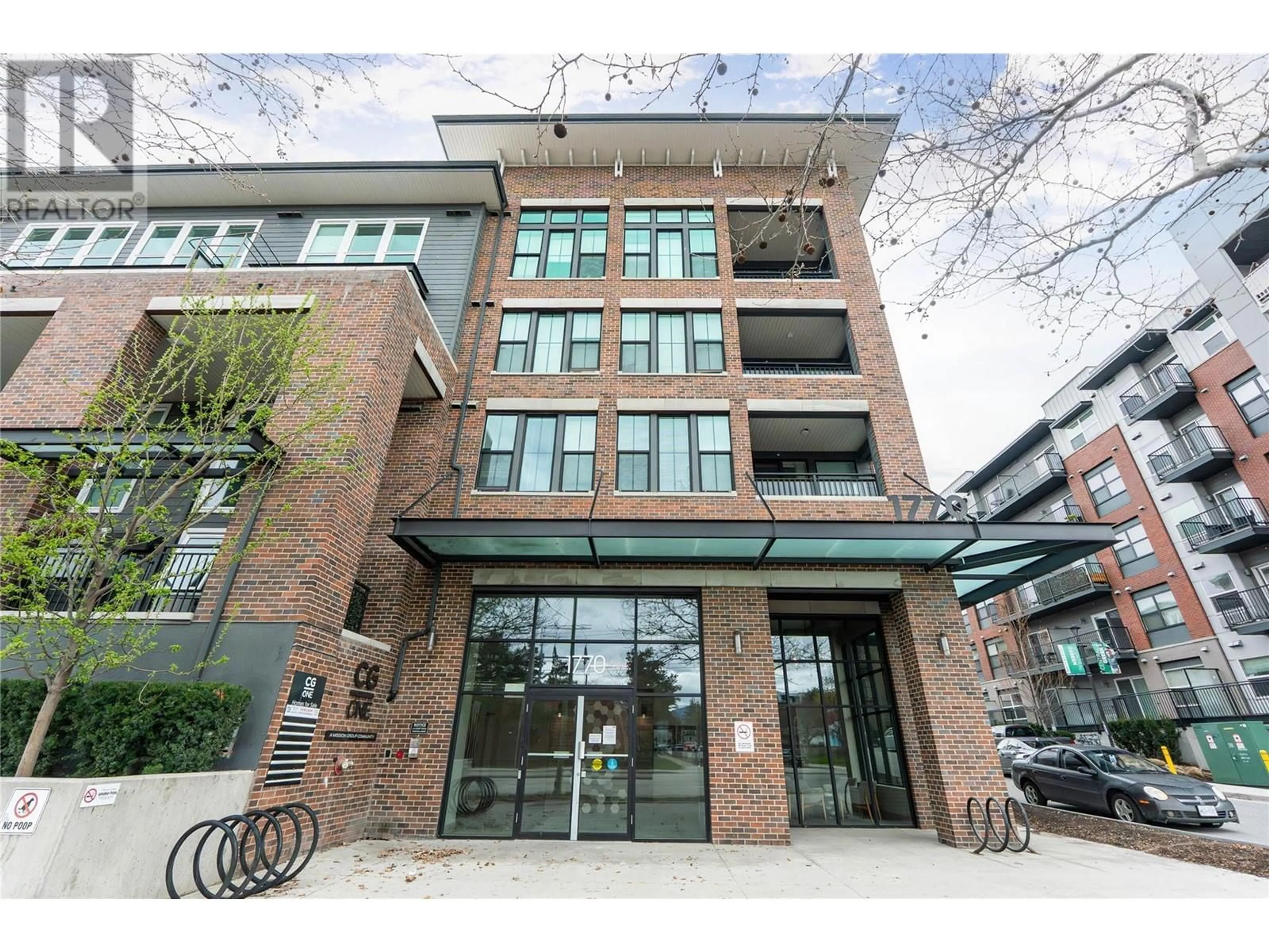 Indoor foyer for PH18 - 1770 RICHTER STREET, Kelowna British Columbia V1Y0E6