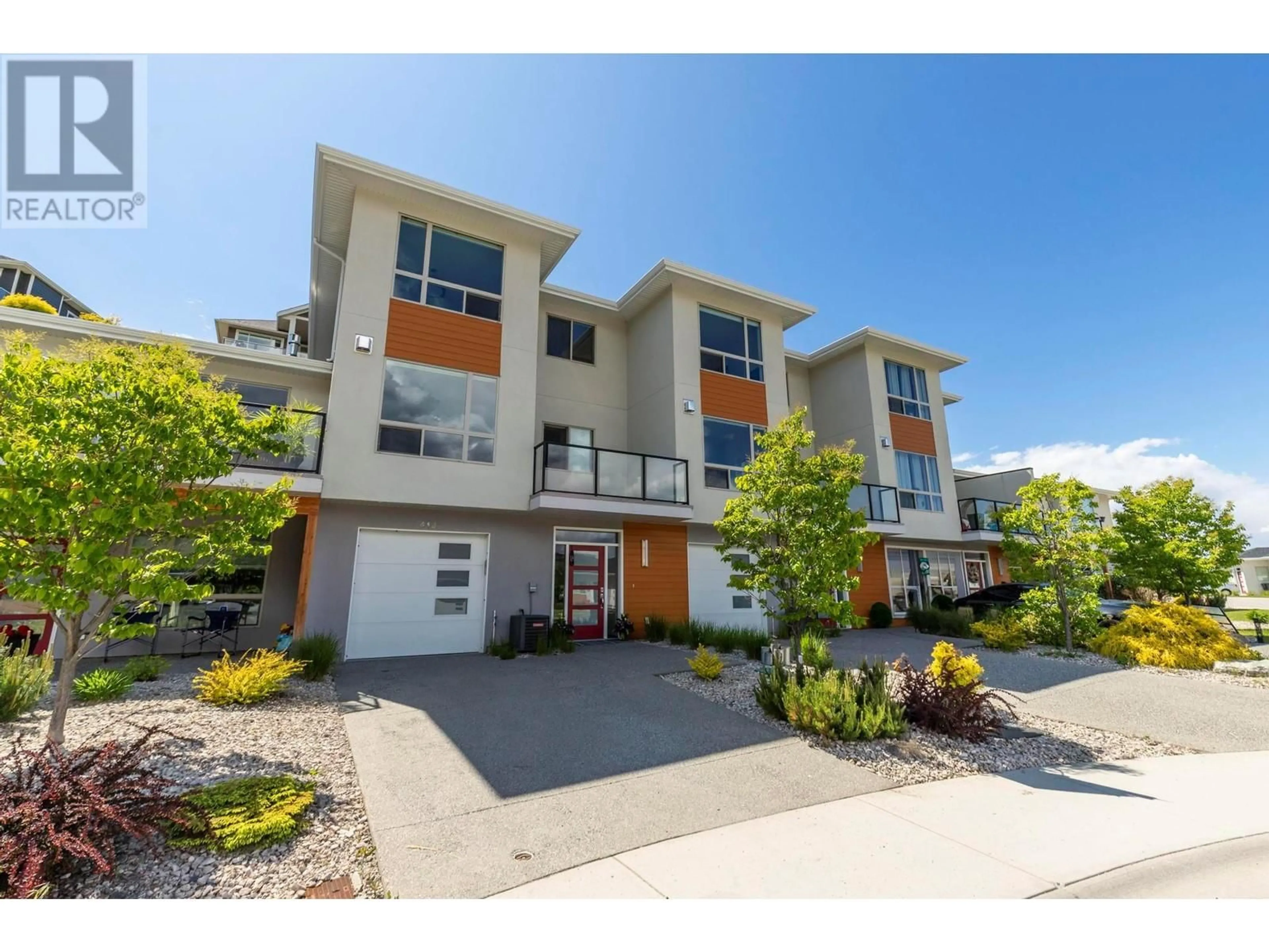A pic from outside/outdoor area/front of a property/back of a property/a pic from drone, street for 414 DUNBAR COURT, Kelowna British Columbia V1P1T5