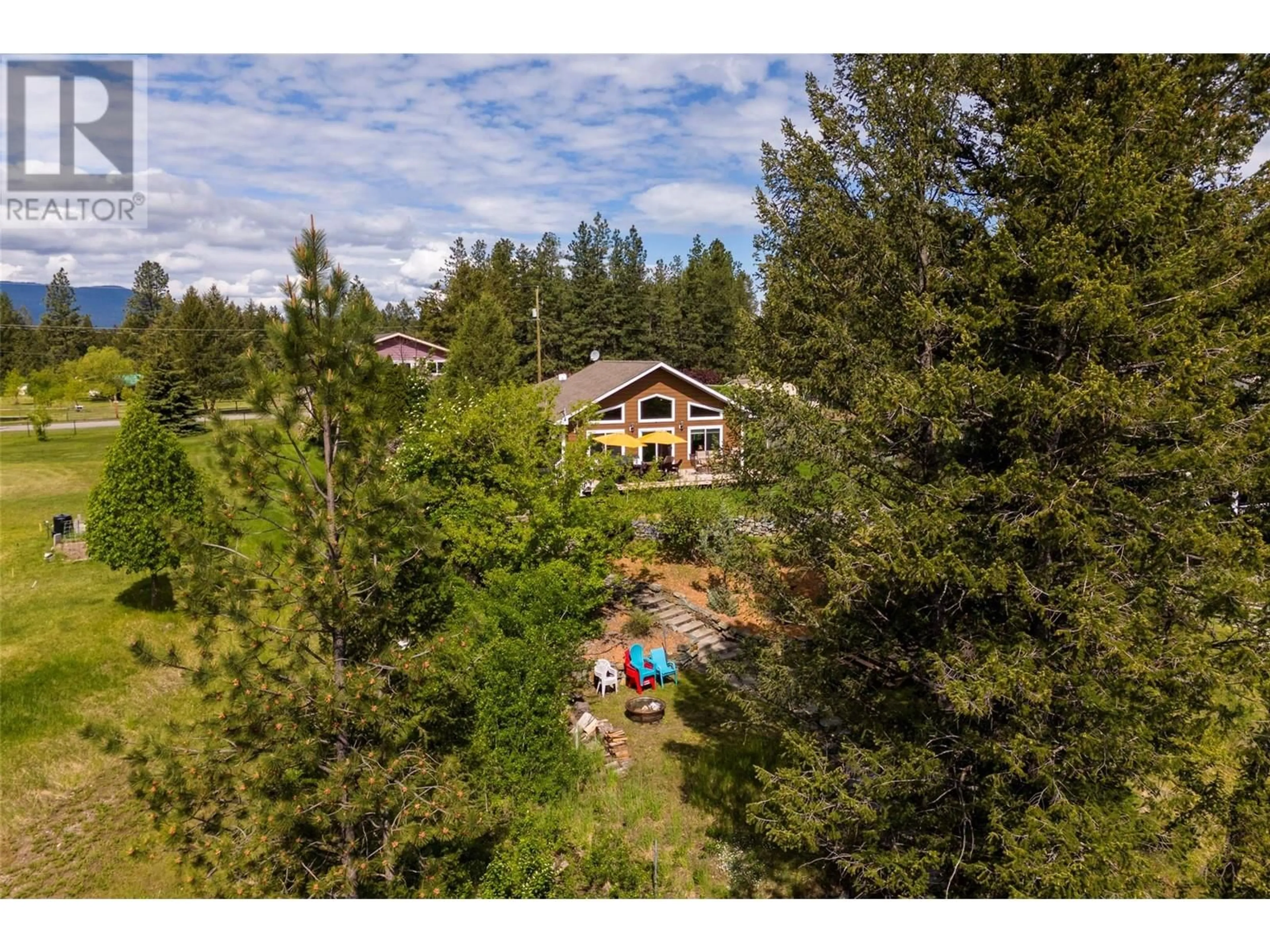 A pic from outside/outdoor area/front of a property/back of a property/a pic from drone, unknown for 398 CURRIE ROAD, Baynes Lake British Columbia V0B1T4