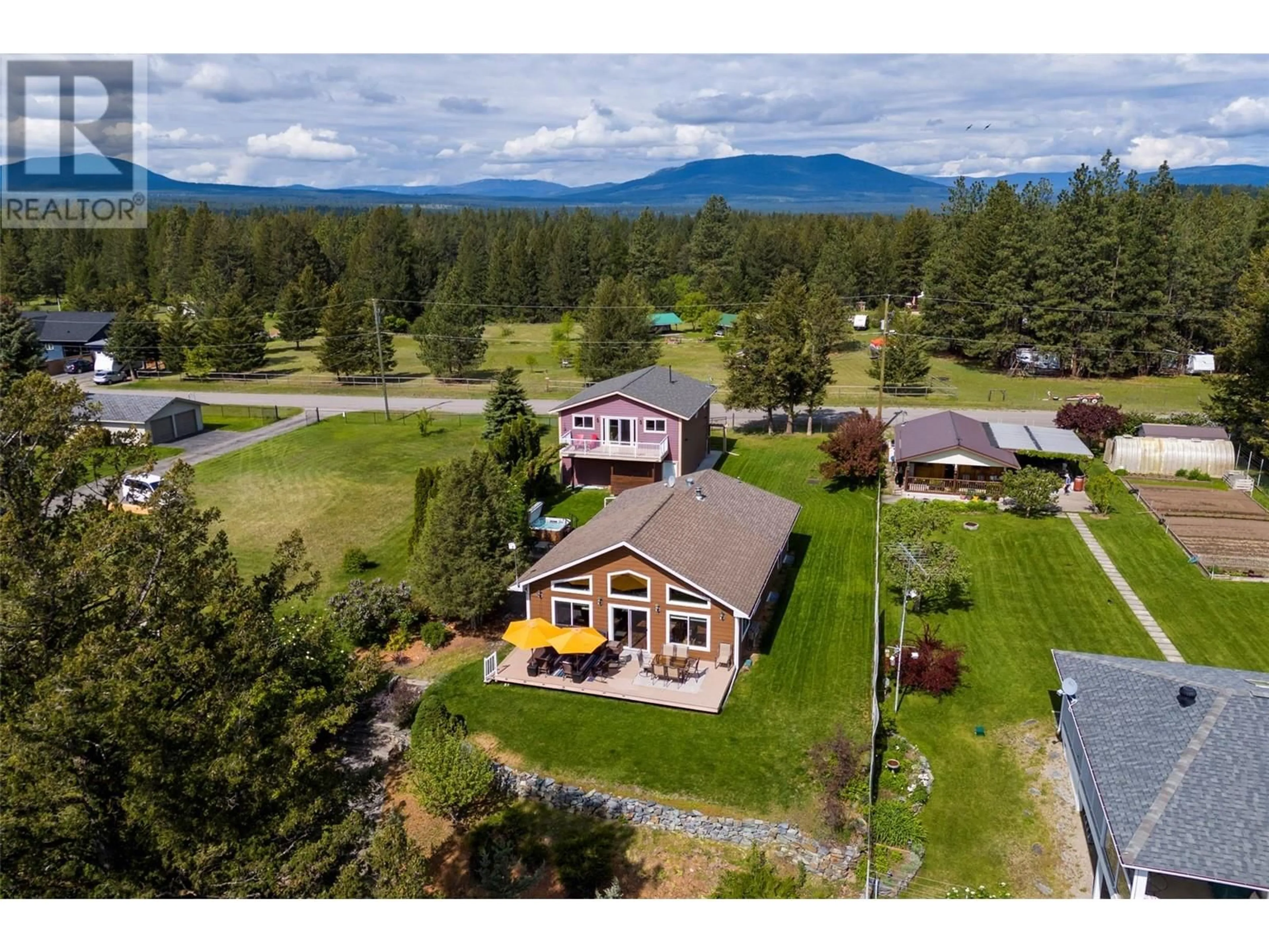 A pic from outside/outdoor area/front of a property/back of a property/a pic from drone, mountain view for 398 CURRIE ROAD, Baynes Lake British Columbia V0B1T4