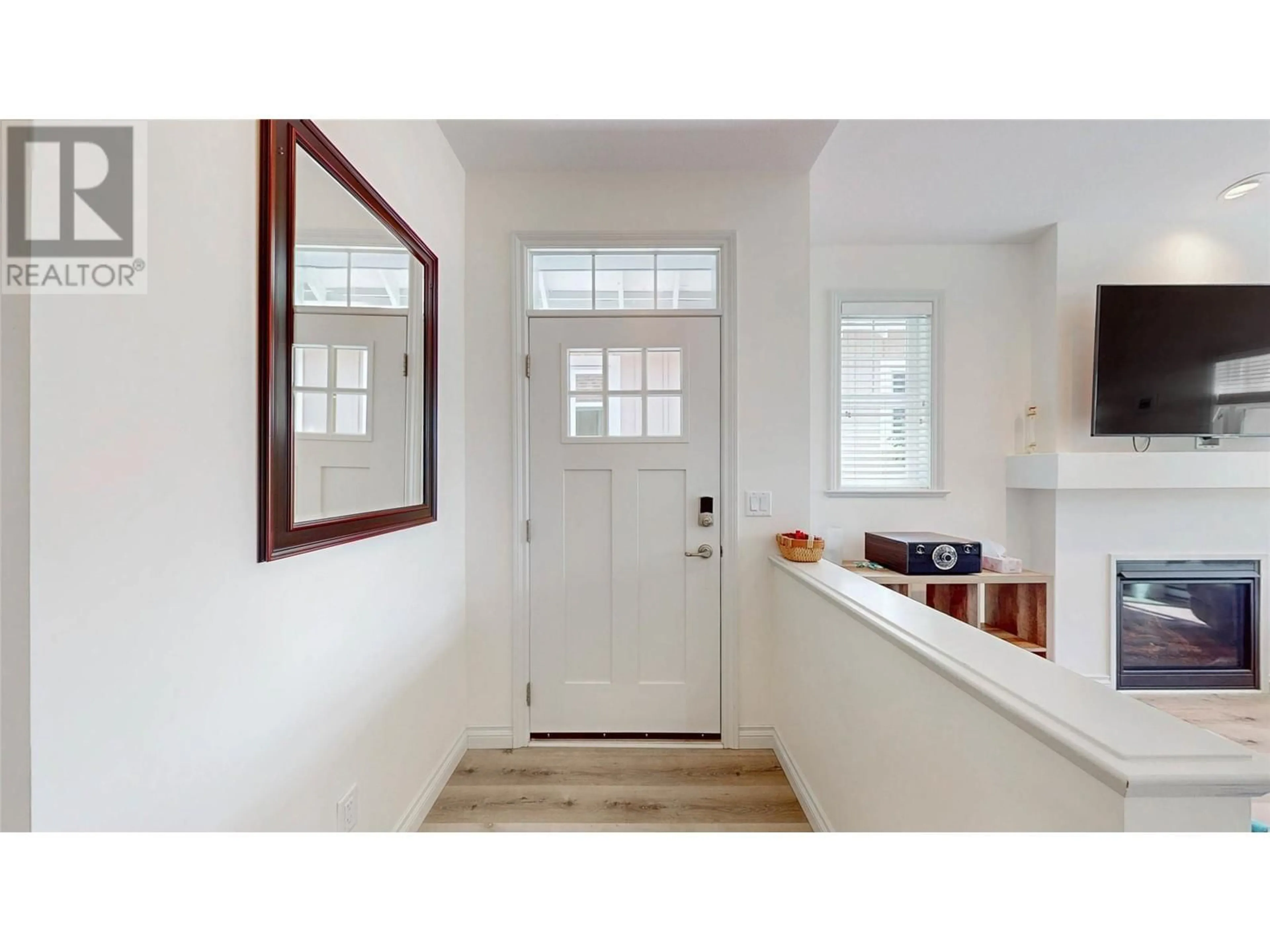 Indoor entryway for 1 - 2450 RADIO TOWER ROAD, Oliver British Columbia V0H1T1