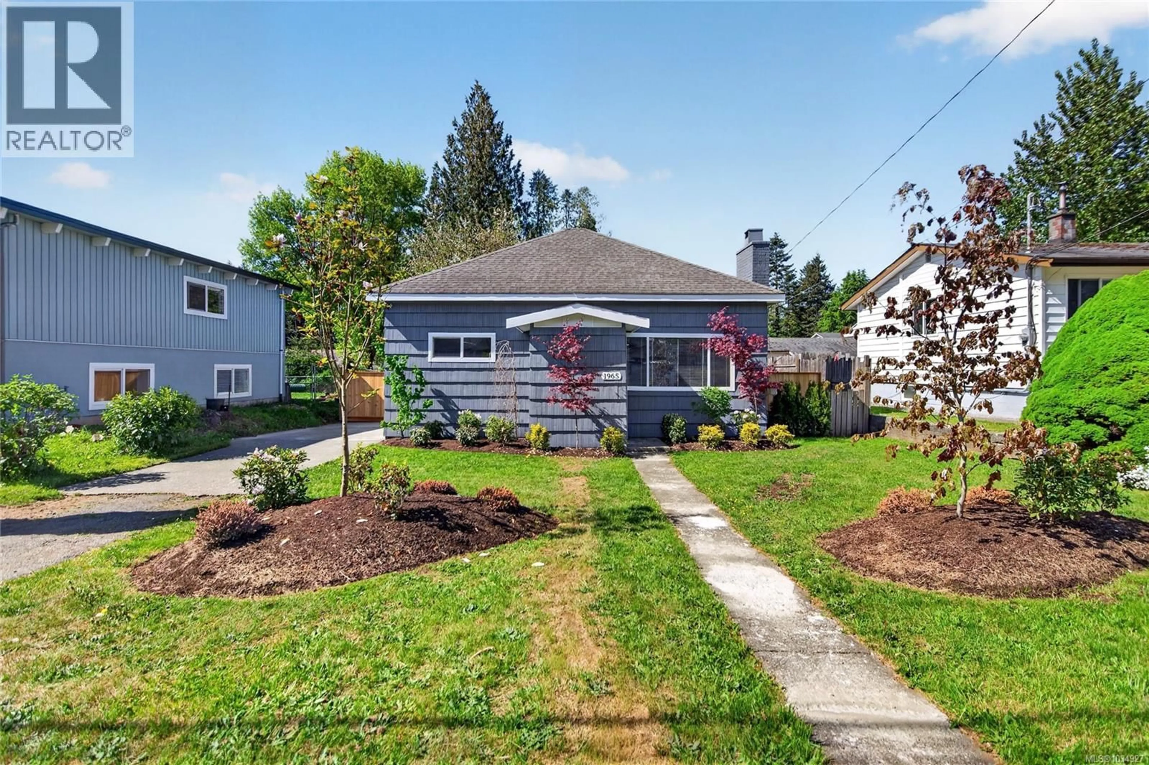 Home with vinyl exterior material, street for 1965 PIERCY AVENUE, Courtenay British Columbia V9N3G5