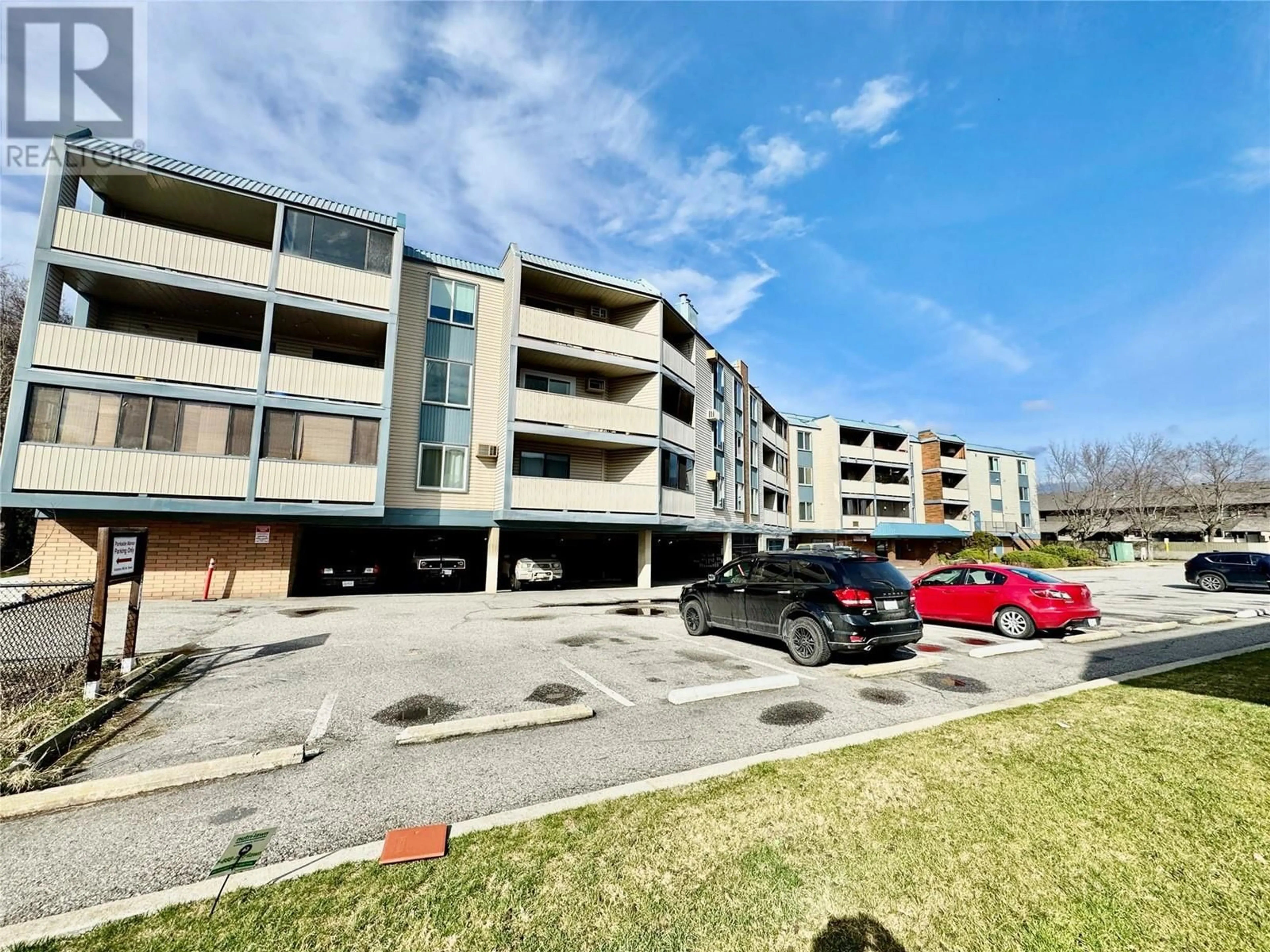 A pic from outside/outdoor area/front of a property/back of a property/a pic from drone, unknown for 316 - 1640 UFTON COURT, Kelowna British Columbia V1T8L5