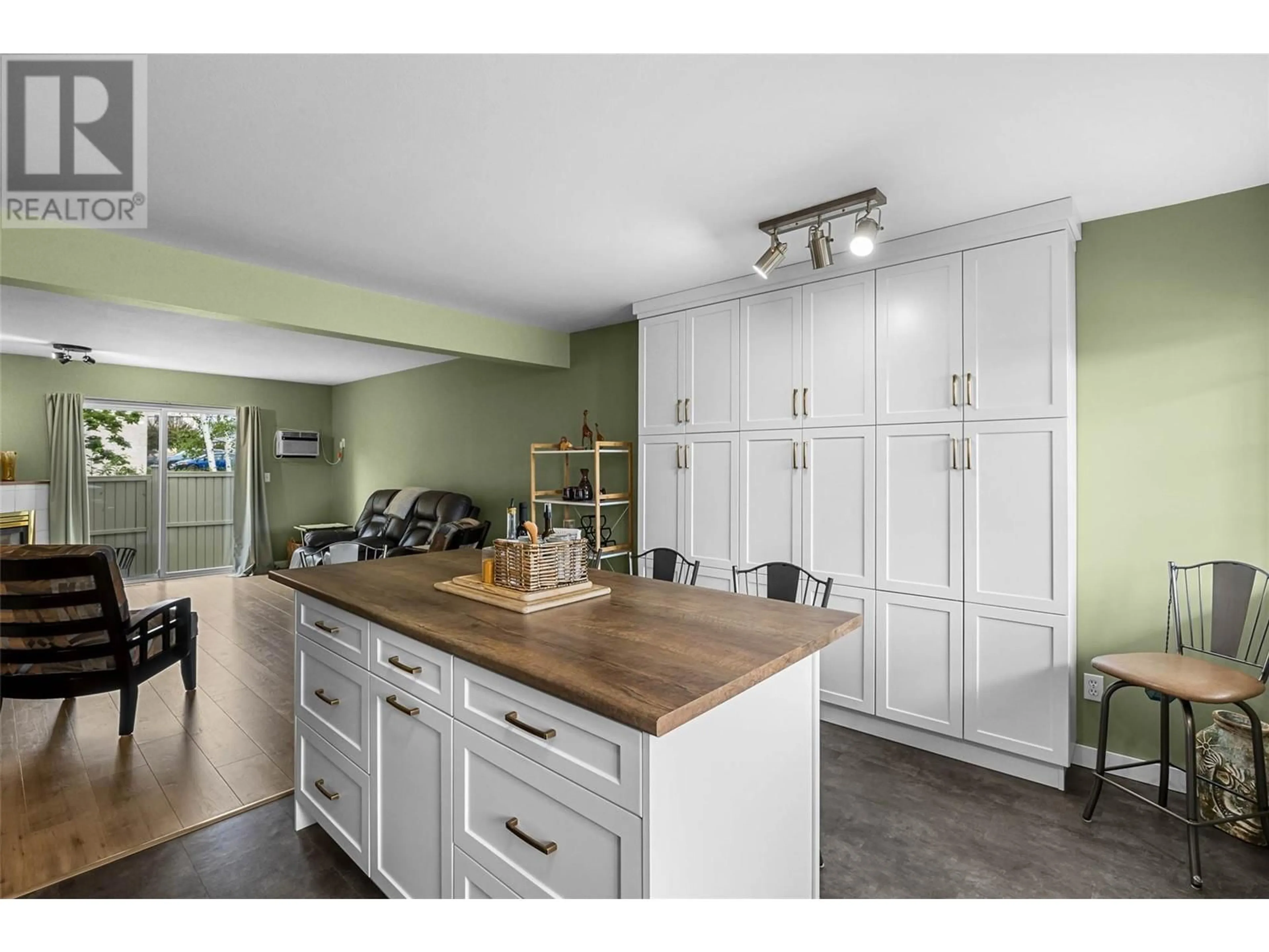 Open concept kitchen, wood/laminate floor for 10 - 1876 TRANQUILLE ROAD, Kamloops British Columbia V2B3L8