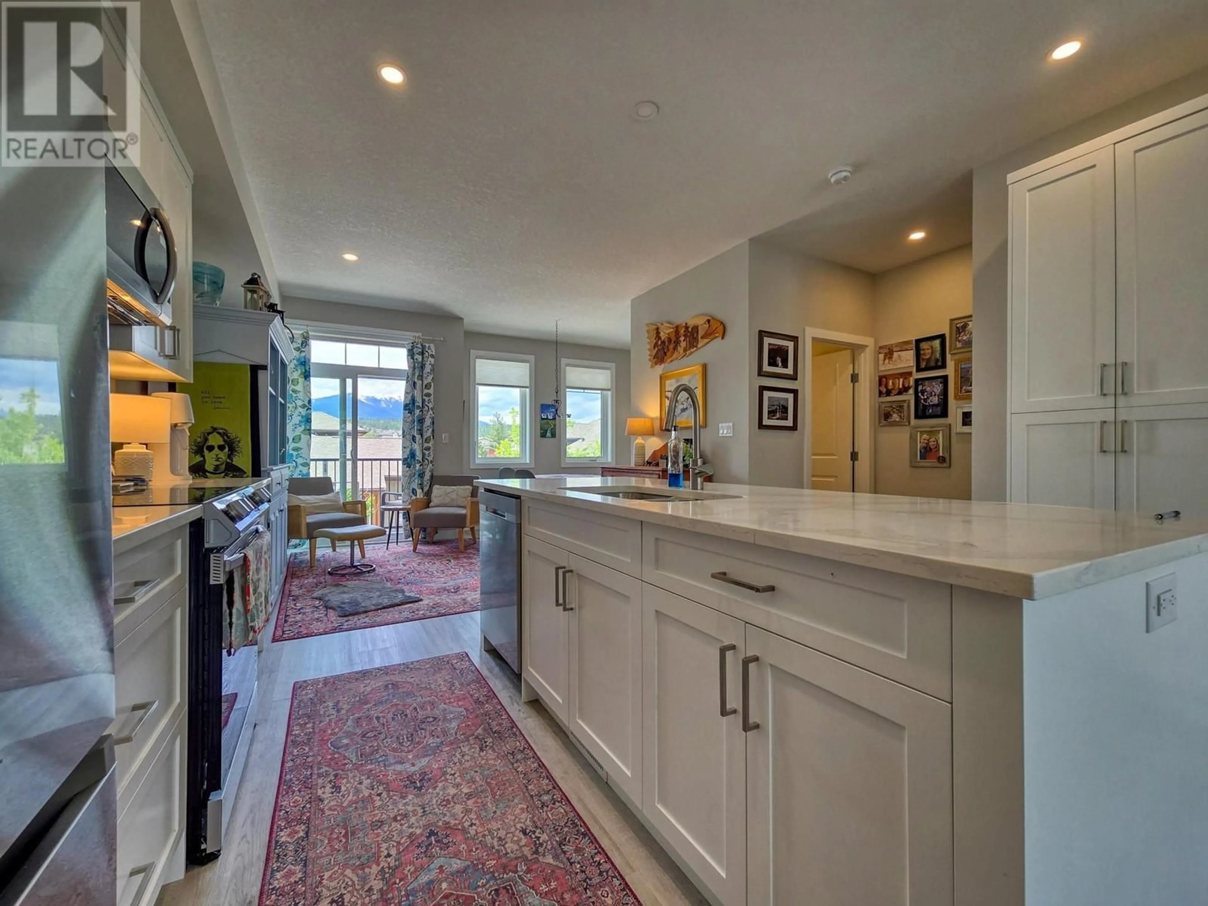 Open concept kitchen, ceramic/tile floor for 3 - 902 6TH AVENUE, Invermere British Columbia V0A1K0