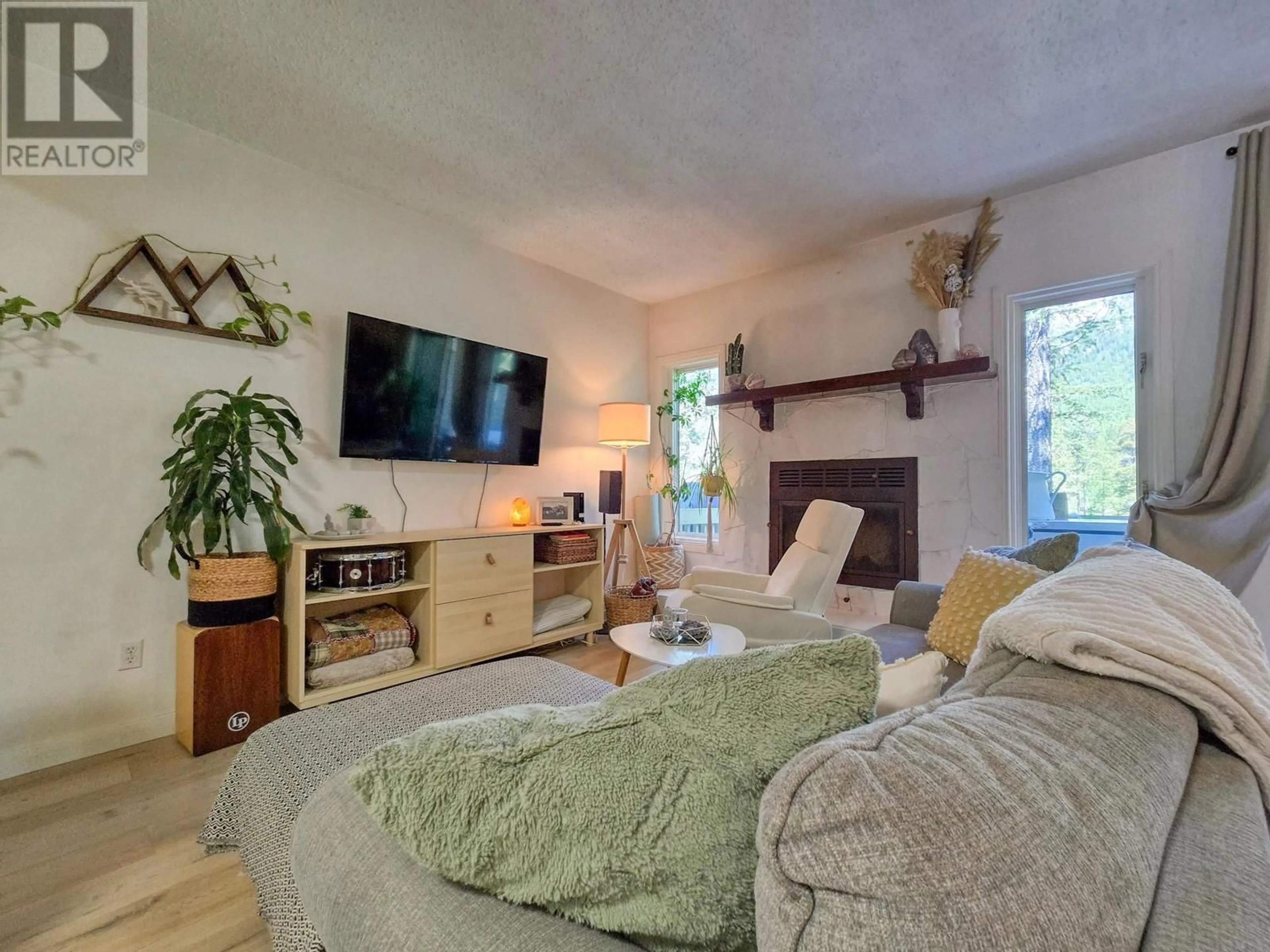 Living room with furniture, unknown for 7 - 7981 RADIUM GOLF COURSE ROAD, Radium Hot Springs British Columbia V0A1M0