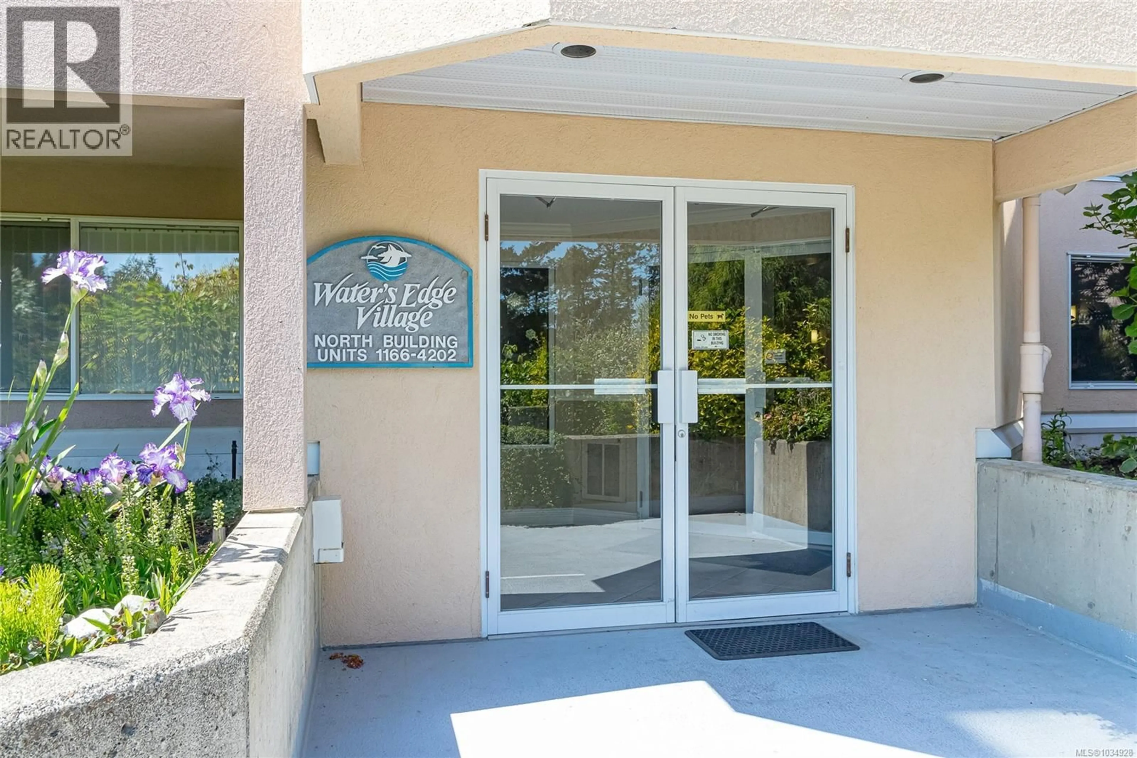Indoor foyer for 1168 - 2600 FERGUSON ROAD, Central Saanich British Columbia V8M2C1