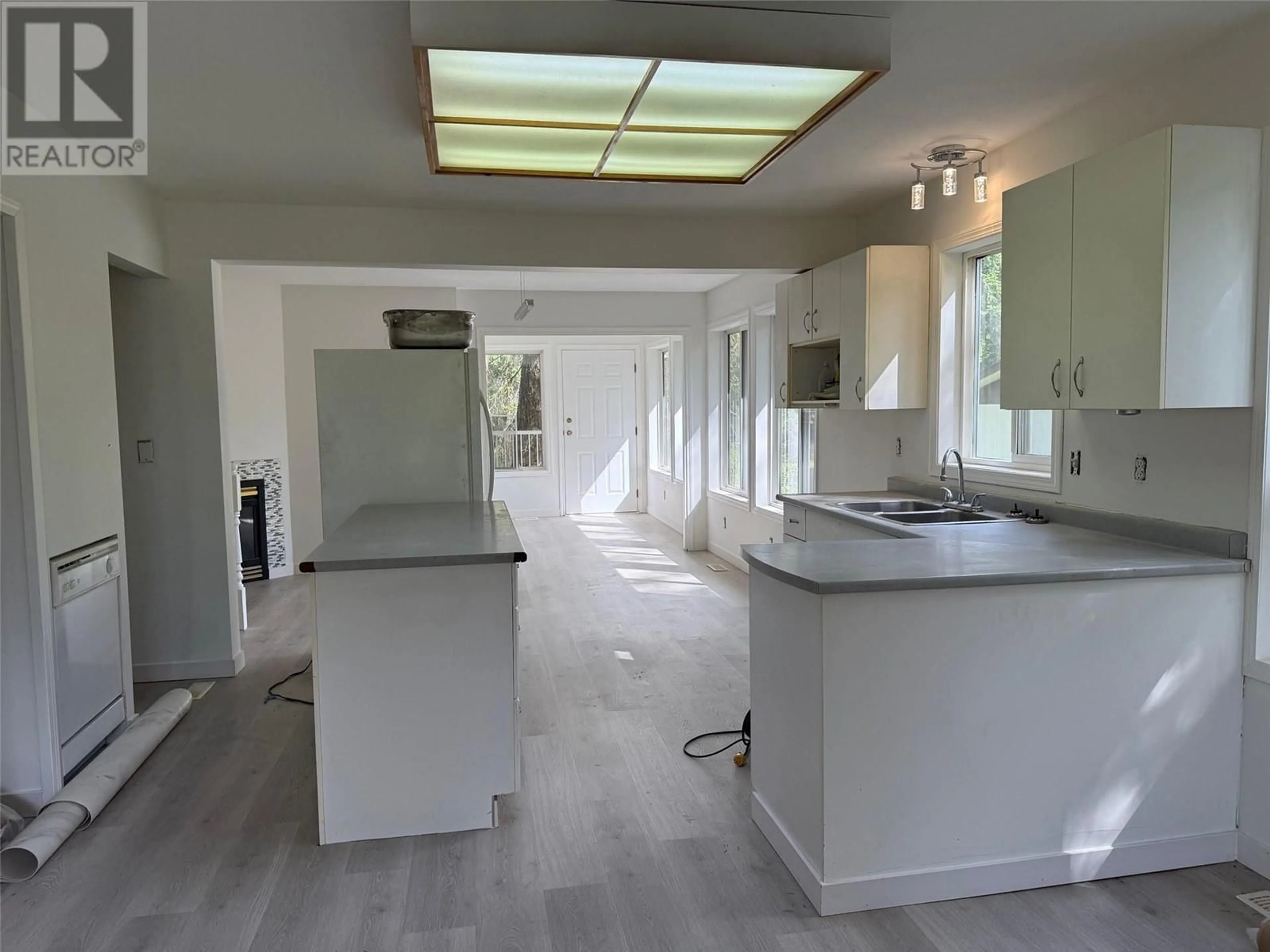 Open concept kitchen, unknown for 1788 PINEGROVE ROAD, McLure British Columbia V0E2H0
