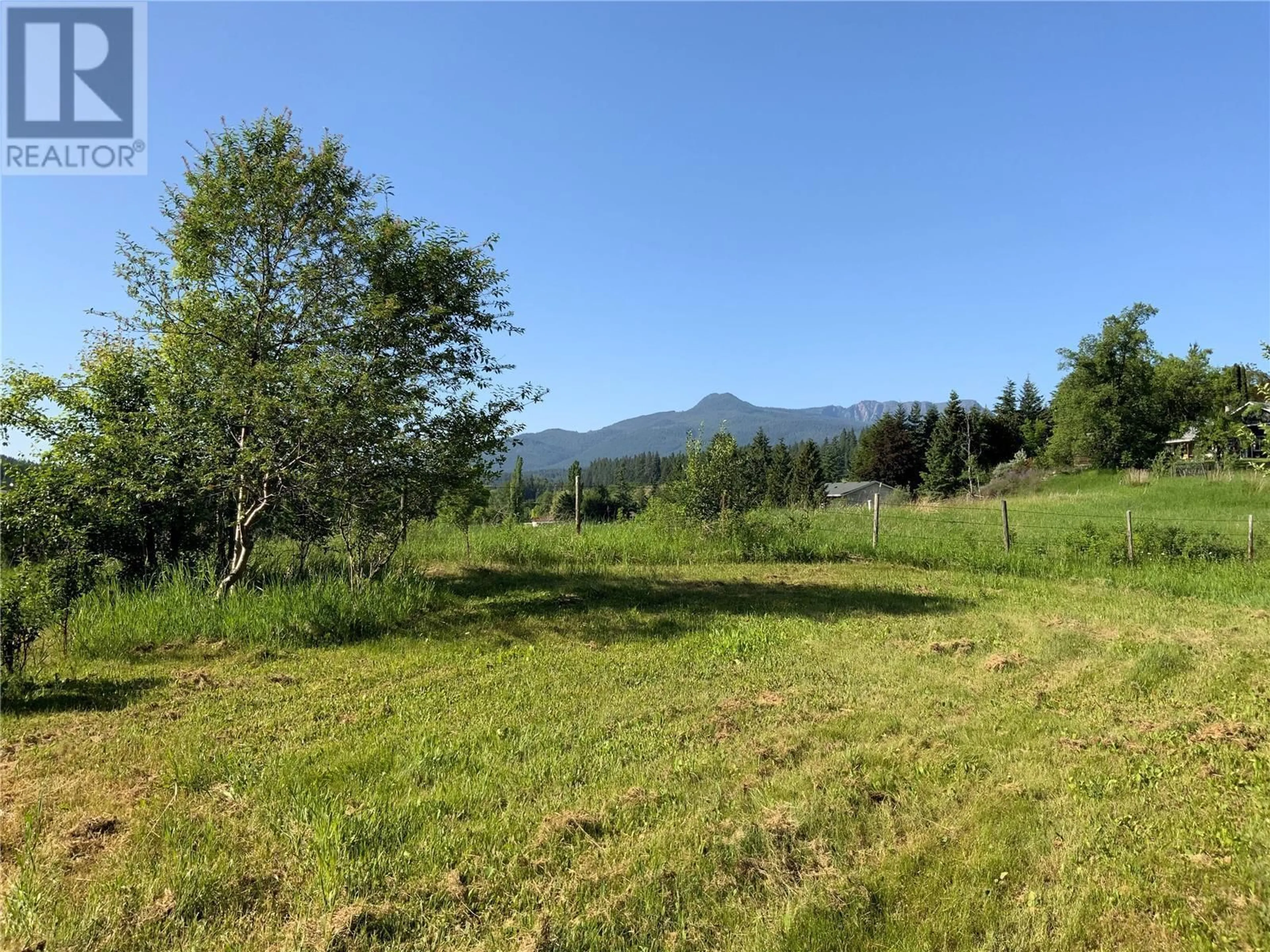A pic from outside/outdoor area/front of a property/back of a property/a pic from drone, mountain view for 5090 50A STREET NORTHEAST, Salmon Arm British Columbia V1E1Y6