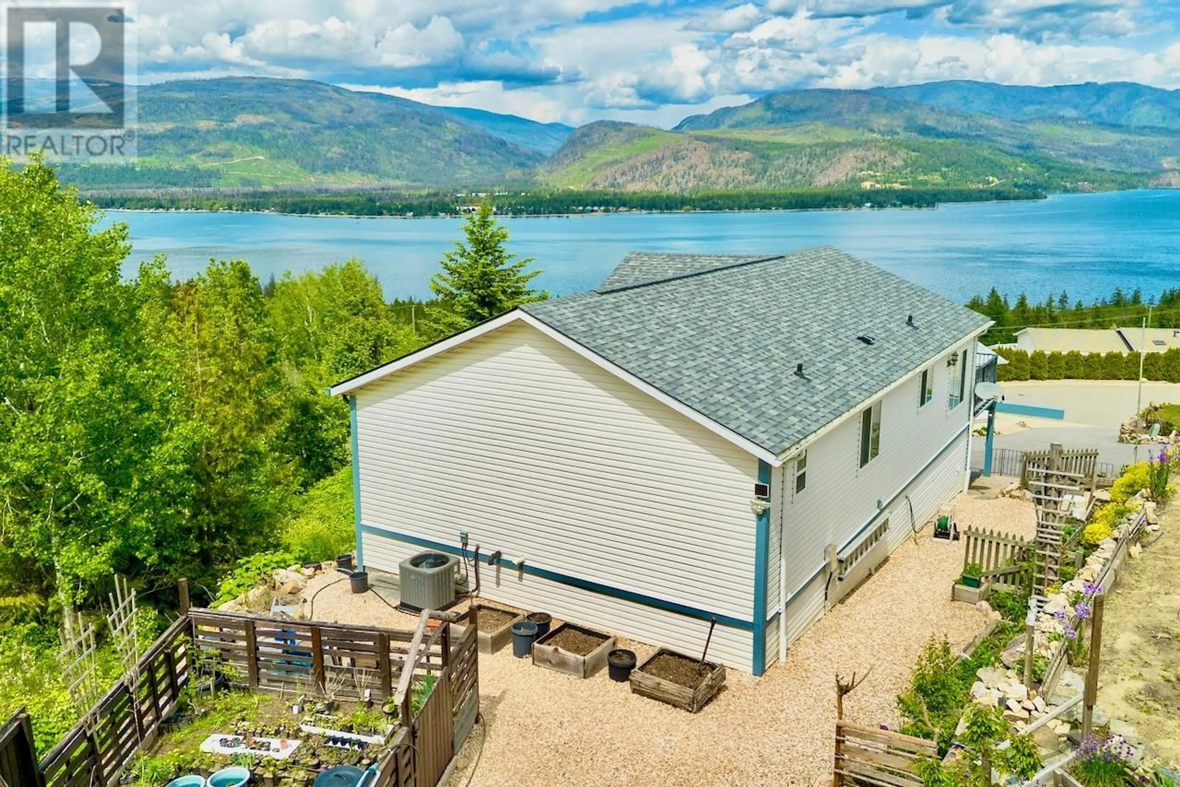 A pic from outside/outdoor area/front of a property/back of a property/a pic from drone, water/lake/river/ocean view for 62 - 1510 TRANS CANADA HIGHWAY, Sorrento British Columbia V0E2W0