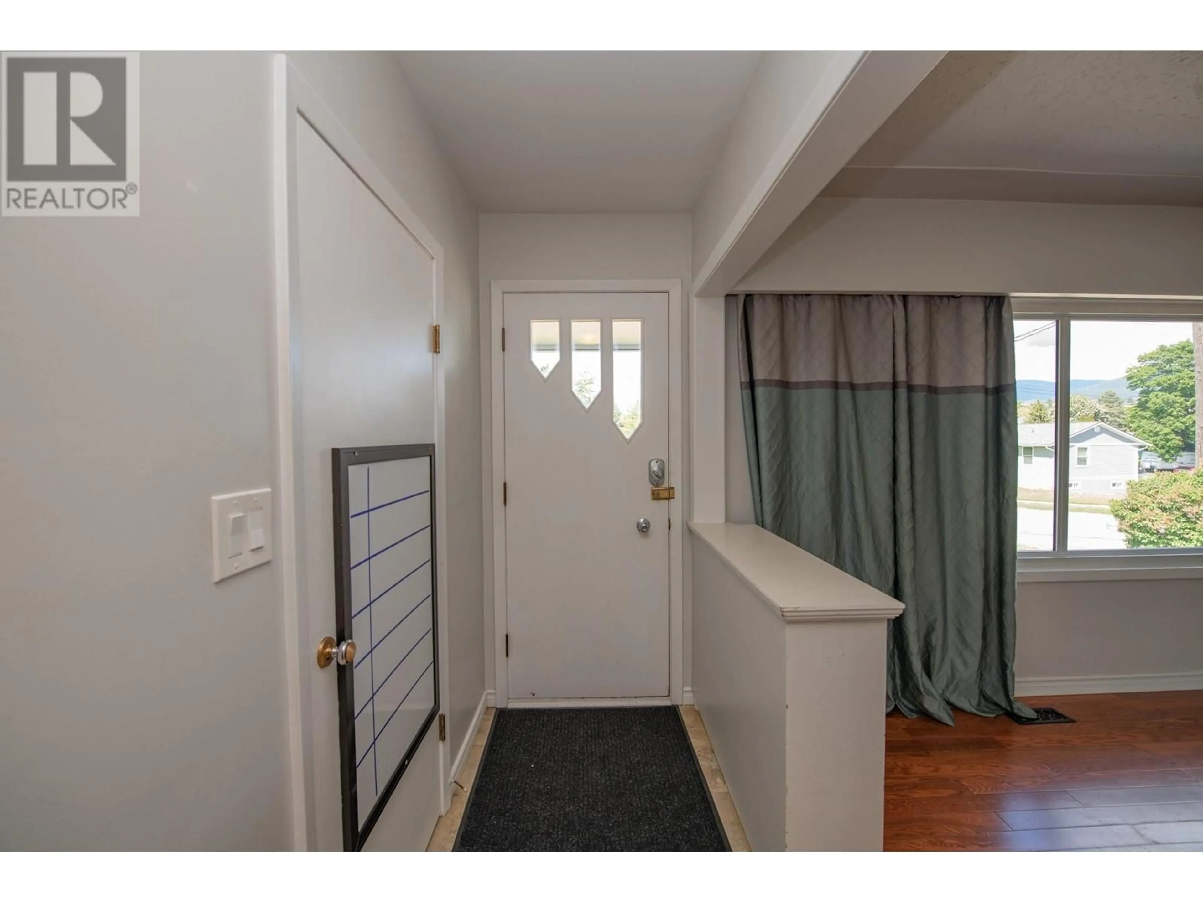 Indoor entryway for 1704 25 AVENUE, Vernon British Columbia V1T1M7