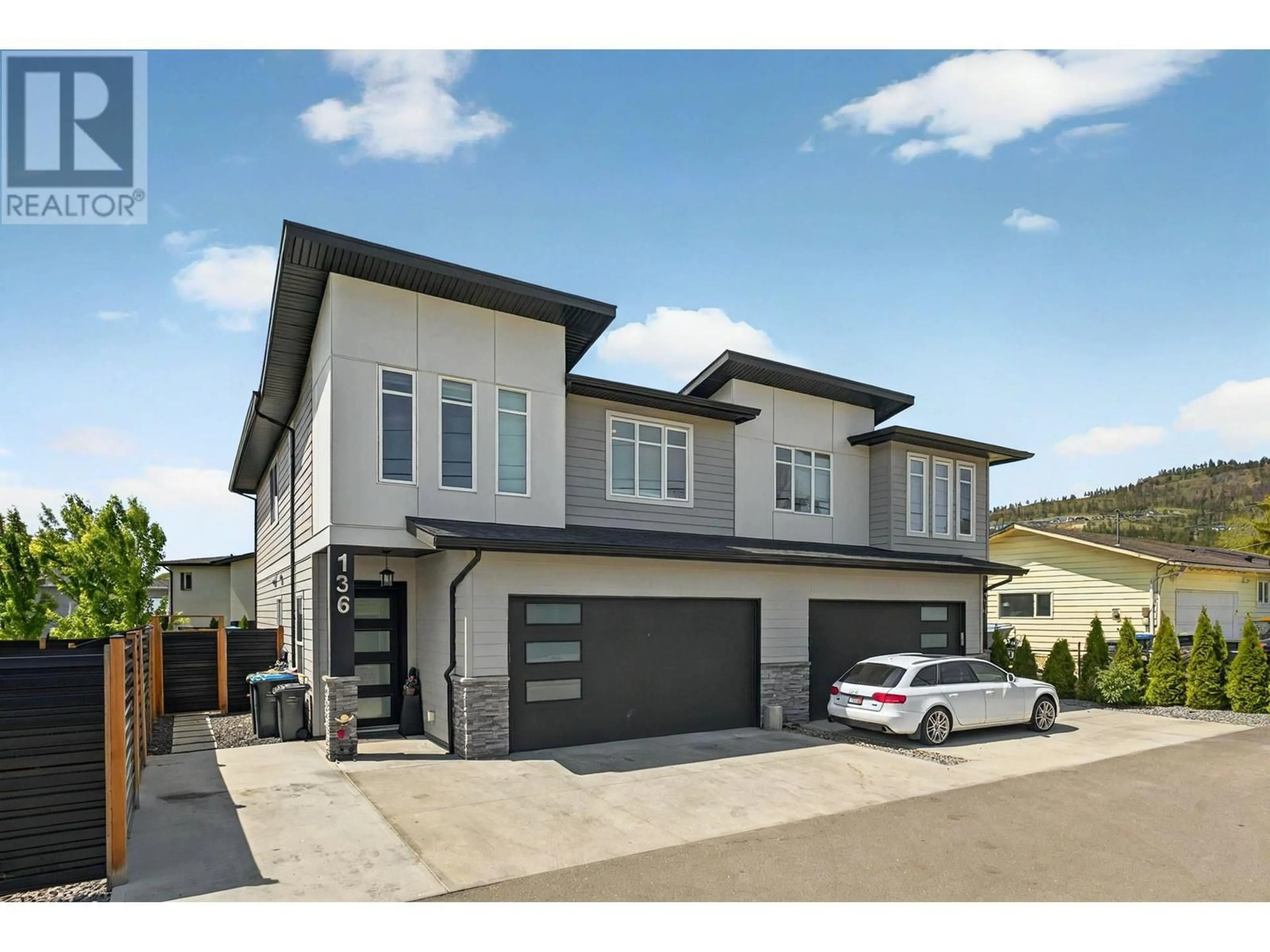 Indoor garage for 136 SUMMERHILL PLACE, Kelowna British Columbia V1V1T6