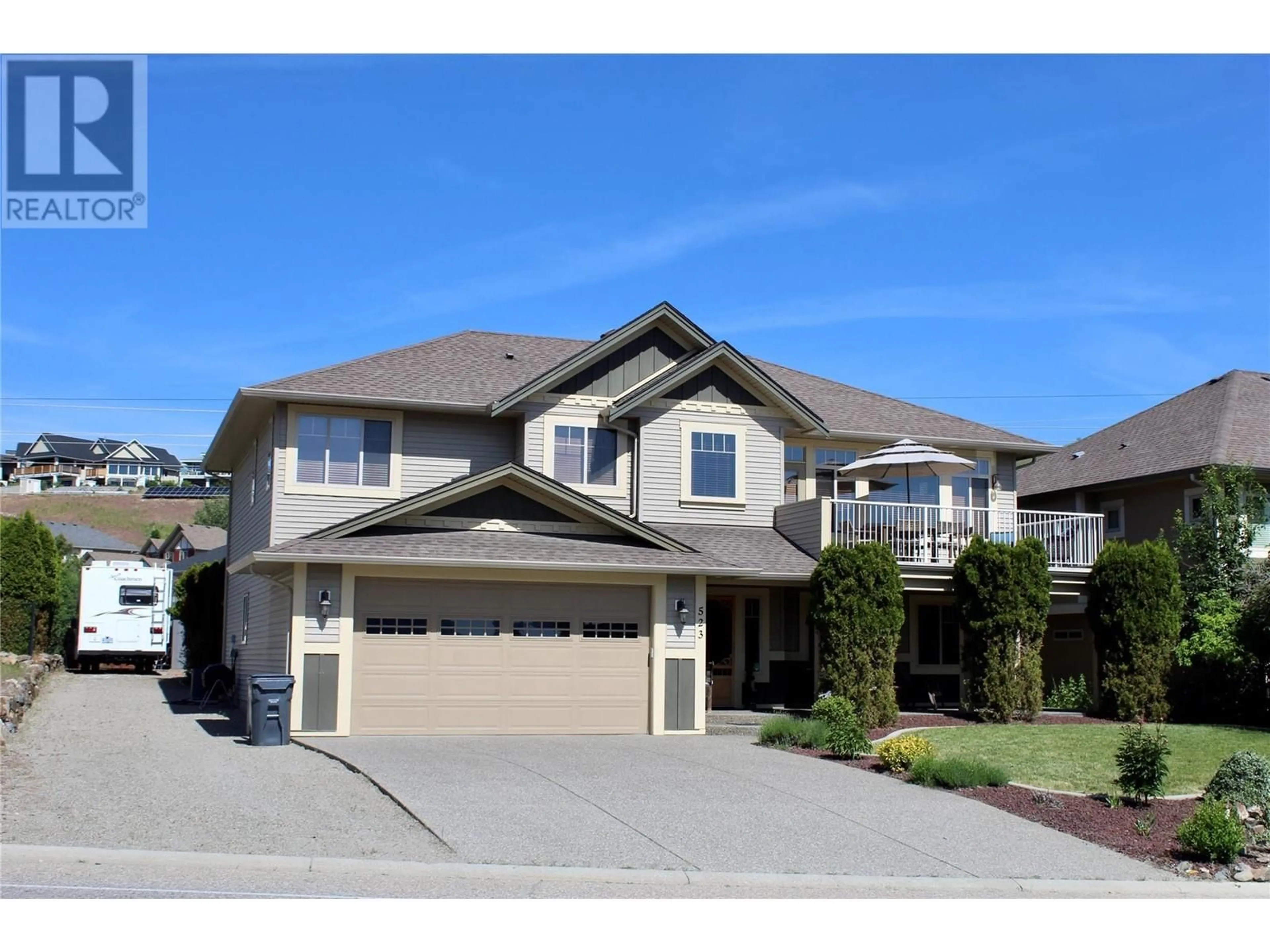 Home with vinyl exterior material, street for 523 MIDDLETON WAY, Coldstream British Columbia V1B3Z8