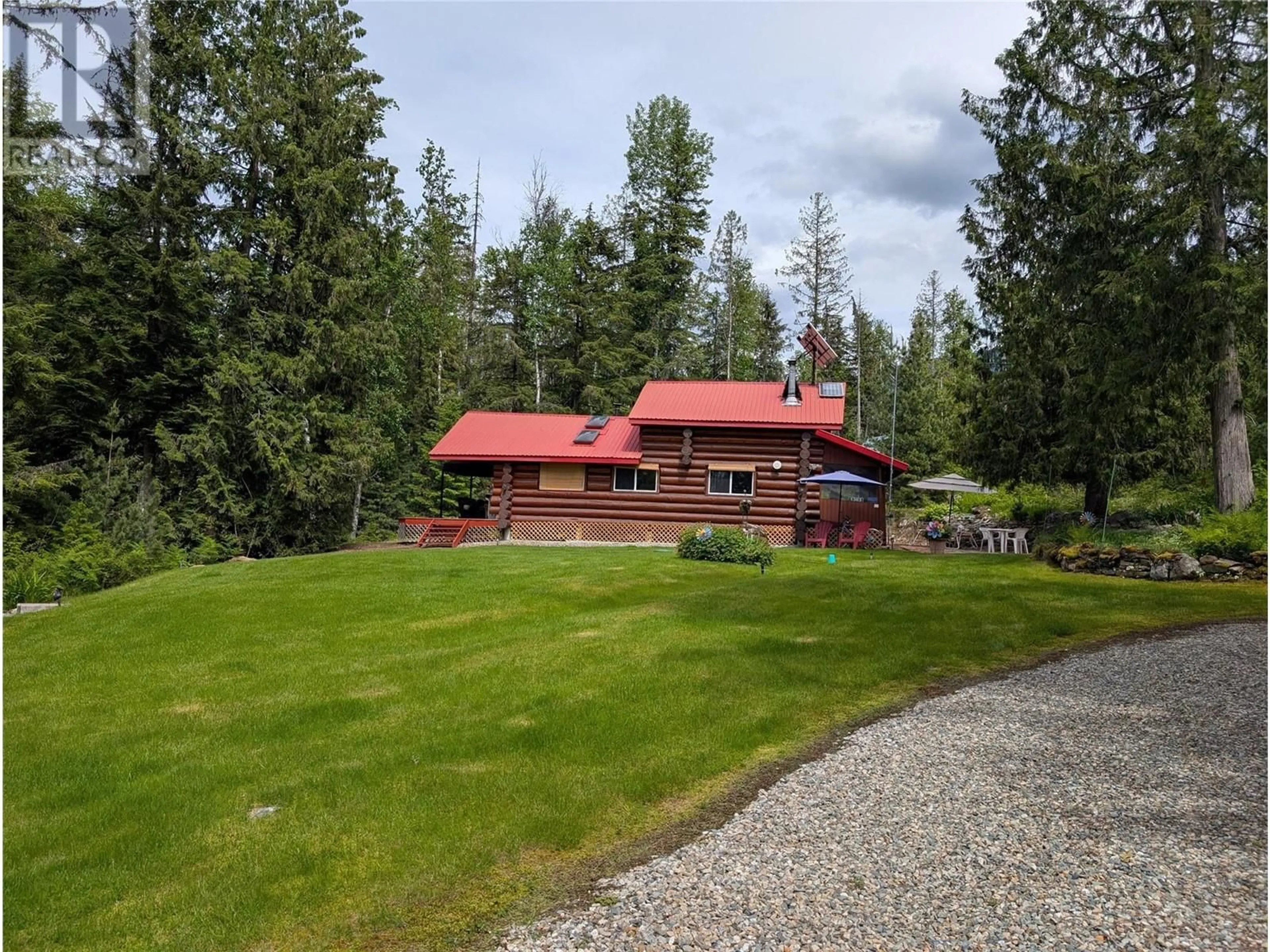 A pic from outside/outdoor area/front of a property/back of a property/a pic from drone, unknown for 1363 BOURNE CRESCENT, Seymour Arm British Columbia V0E2V2