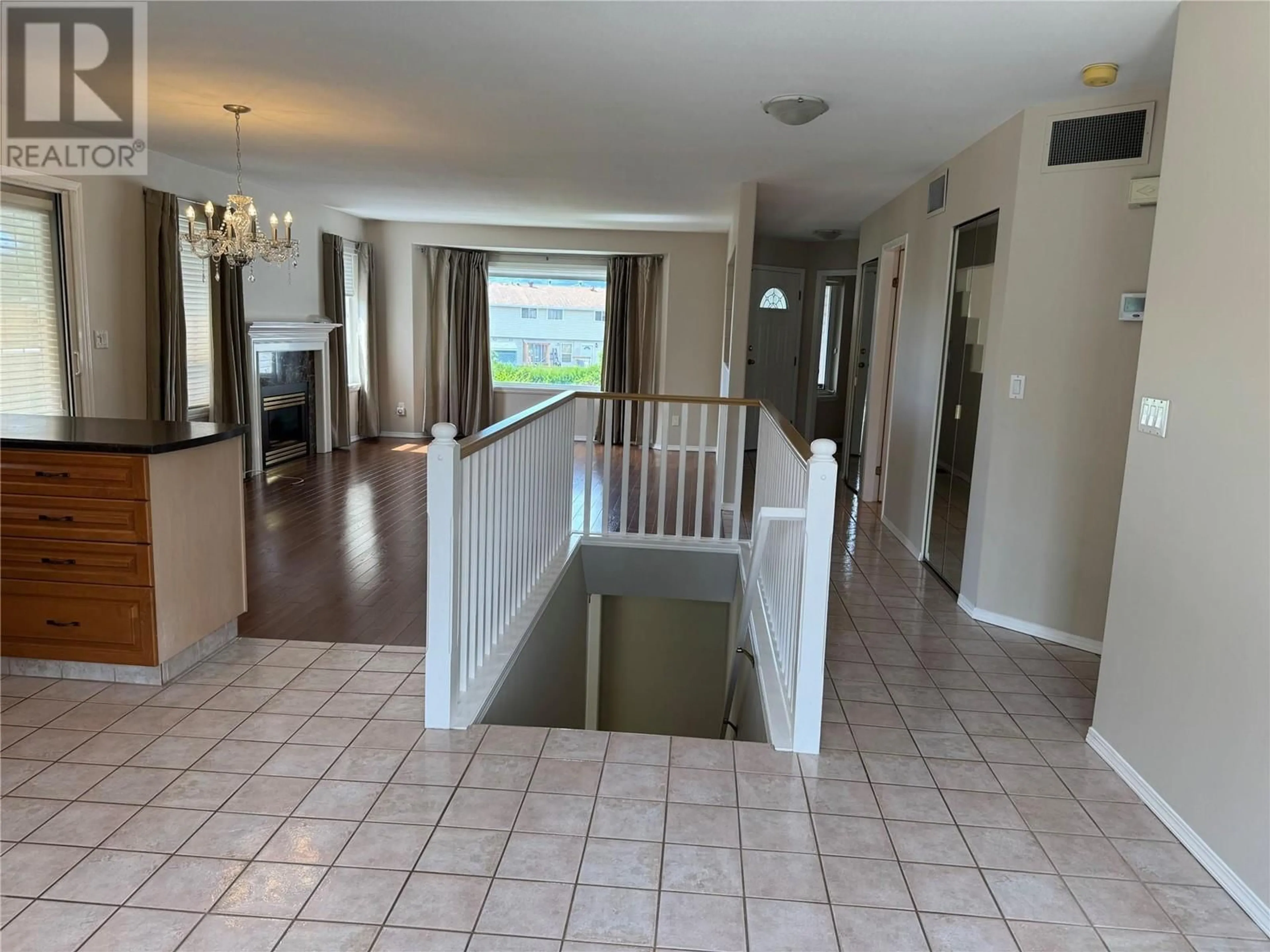 Indoor foyer for 20 - 2655 WESTSYDE ROAD, Kamloops British Columbia V2B7C7