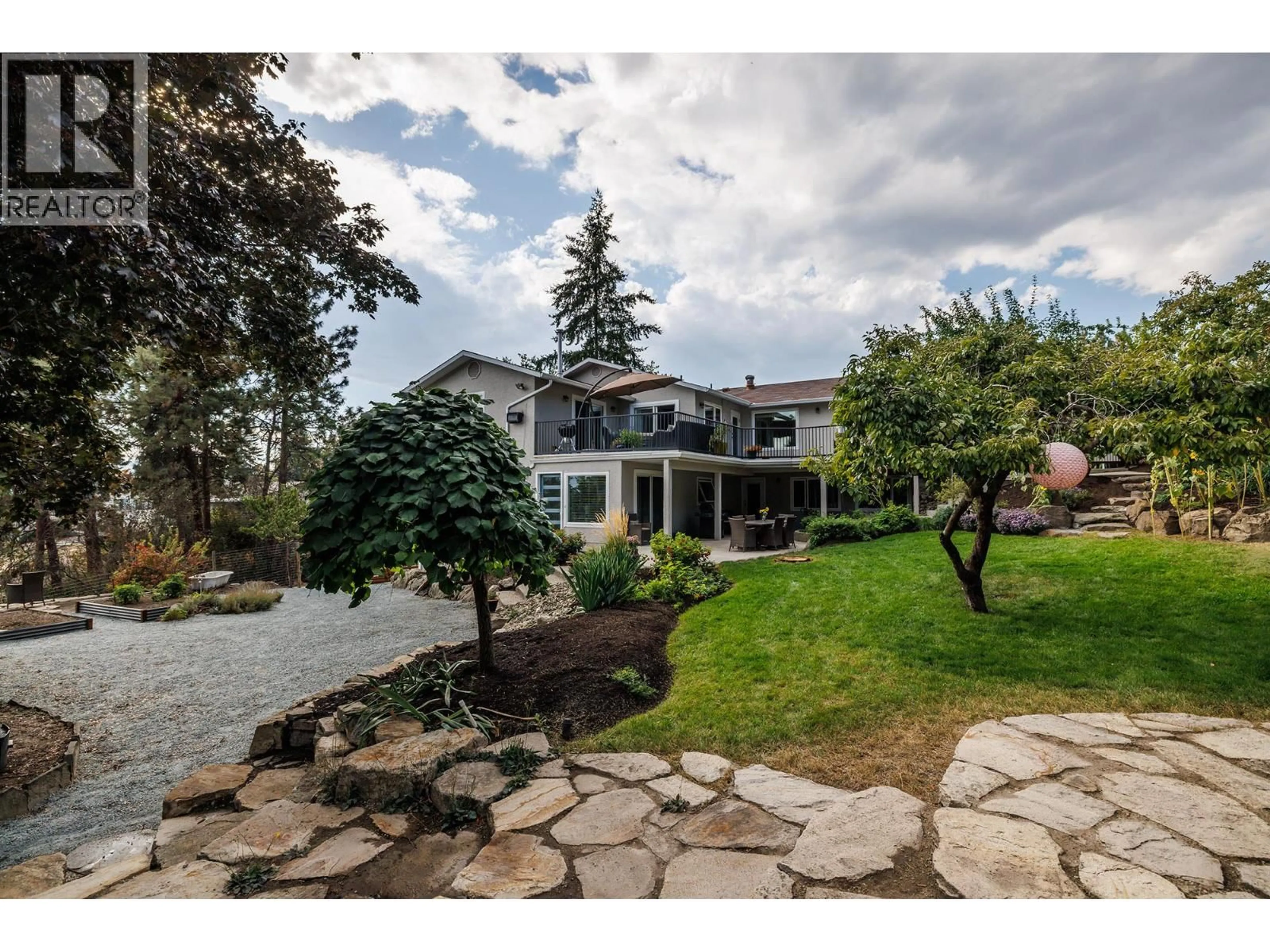 A pic from outside/outdoor area/front of a property/back of a property/a pic from drone, water/lake/river/ocean view for 841 CHURCHILL COURT, Kelowna British Columbia V1Y8J4