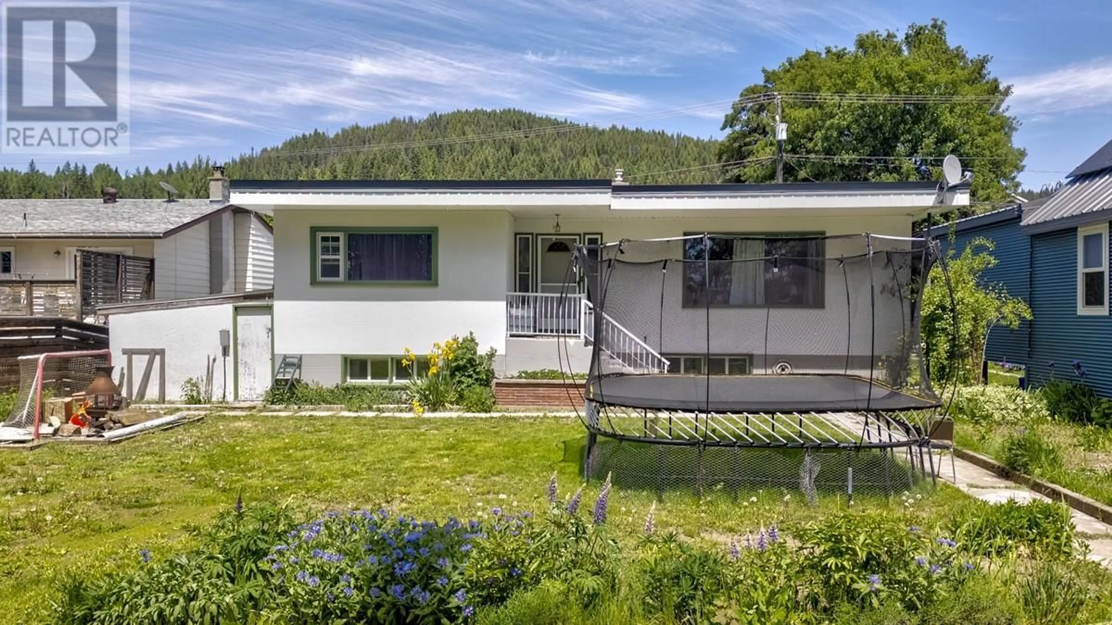 Home with vinyl exterior material, unknown for 2120 THIRD AVENUE, Rossland British Columbia V0G1Y0