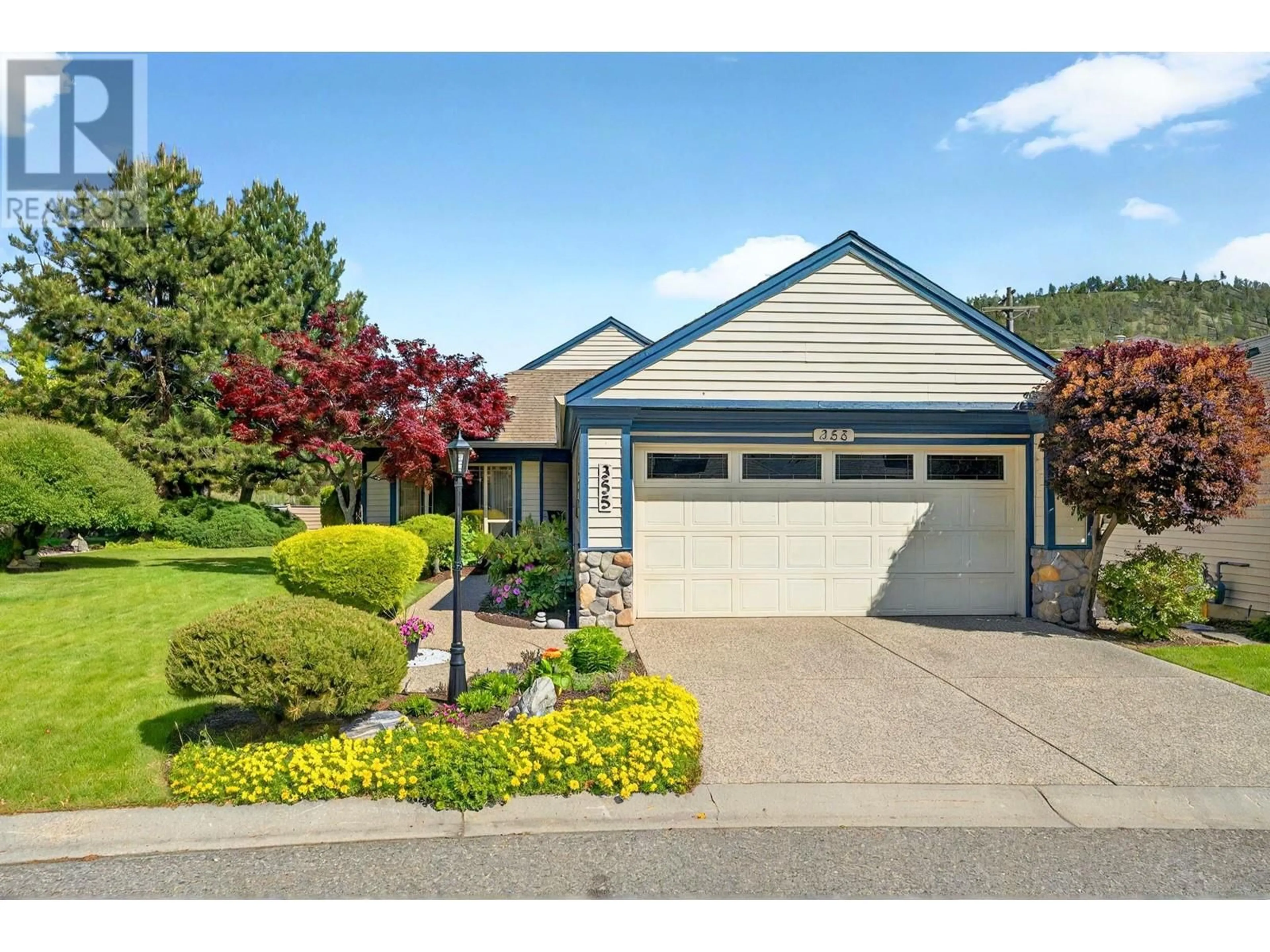 Home with vinyl exterior material, street for 355 - 550 YATES ROAD, Kelowna British Columbia V1V1Z4