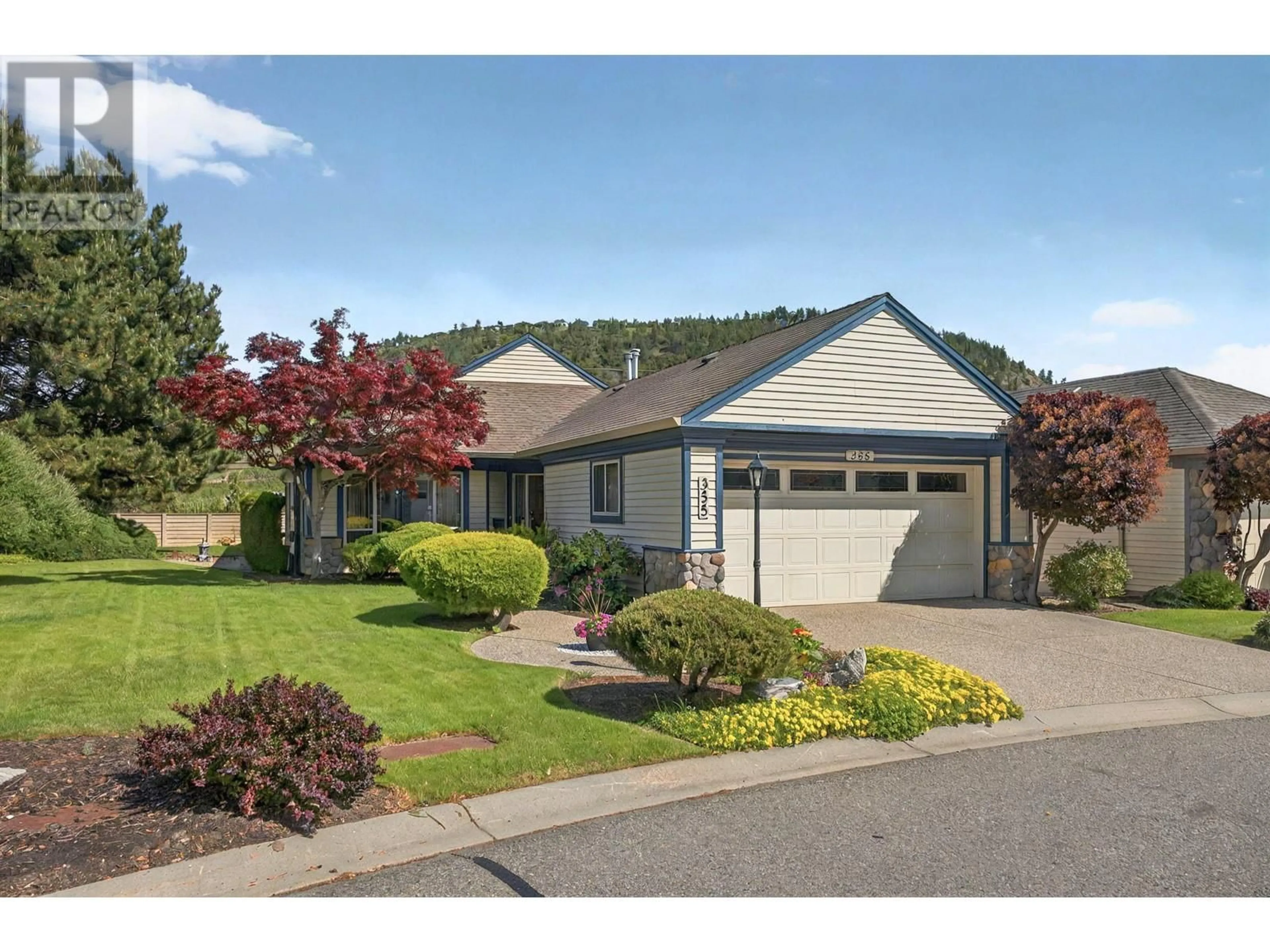 Home with vinyl exterior material, street for 355 - 550 YATES ROAD, Kelowna British Columbia V1V1Z4