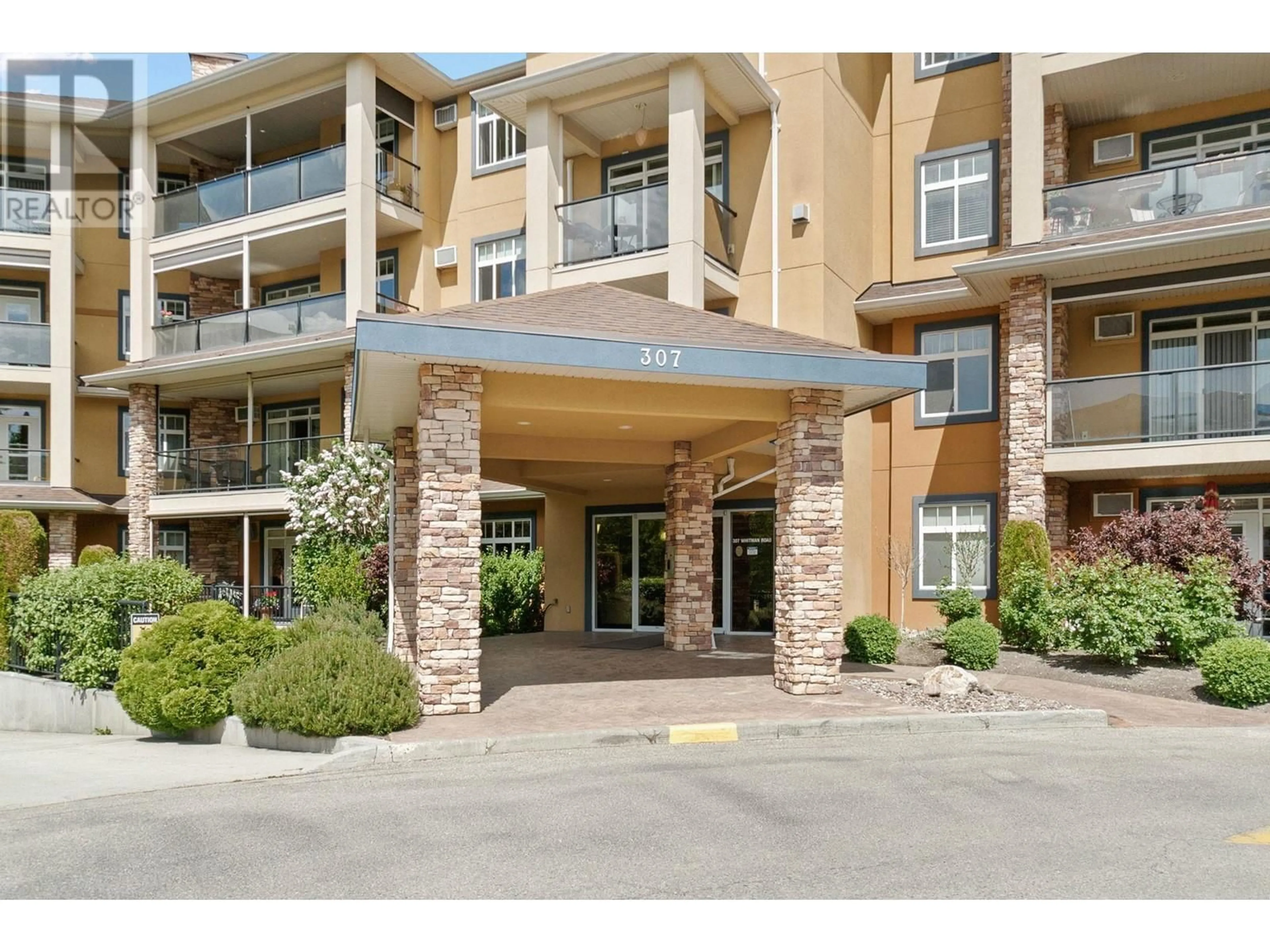 Indoor foyer for 304 - 307 WHITMAN ROAD, Kelowna British Columbia V1V2P3