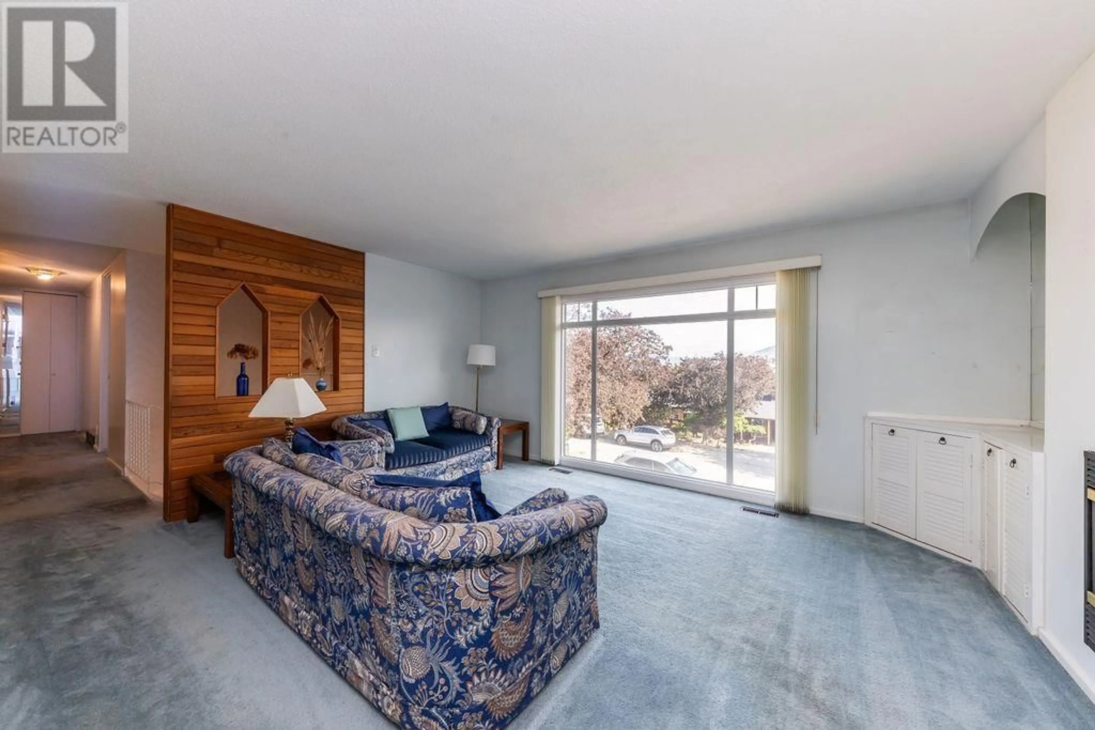 Living room with furniture, unknown for 255 GREENSTONE DRIVE, Kamloops British Columbia V2C1N6