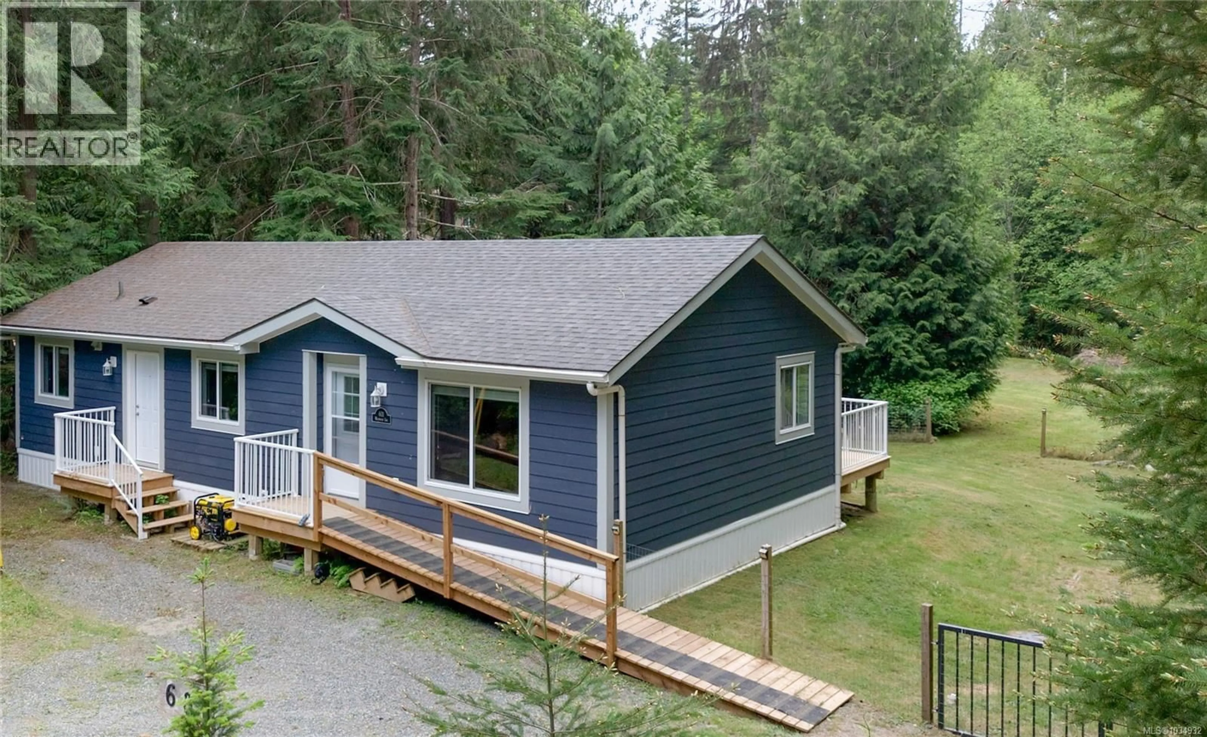A pic from outside/outdoor area/front of a property/back of a property/a pic from drone, unknown for 601 WILDWOOD CRESCENT, Gabriola Island British Columbia V0R1X4