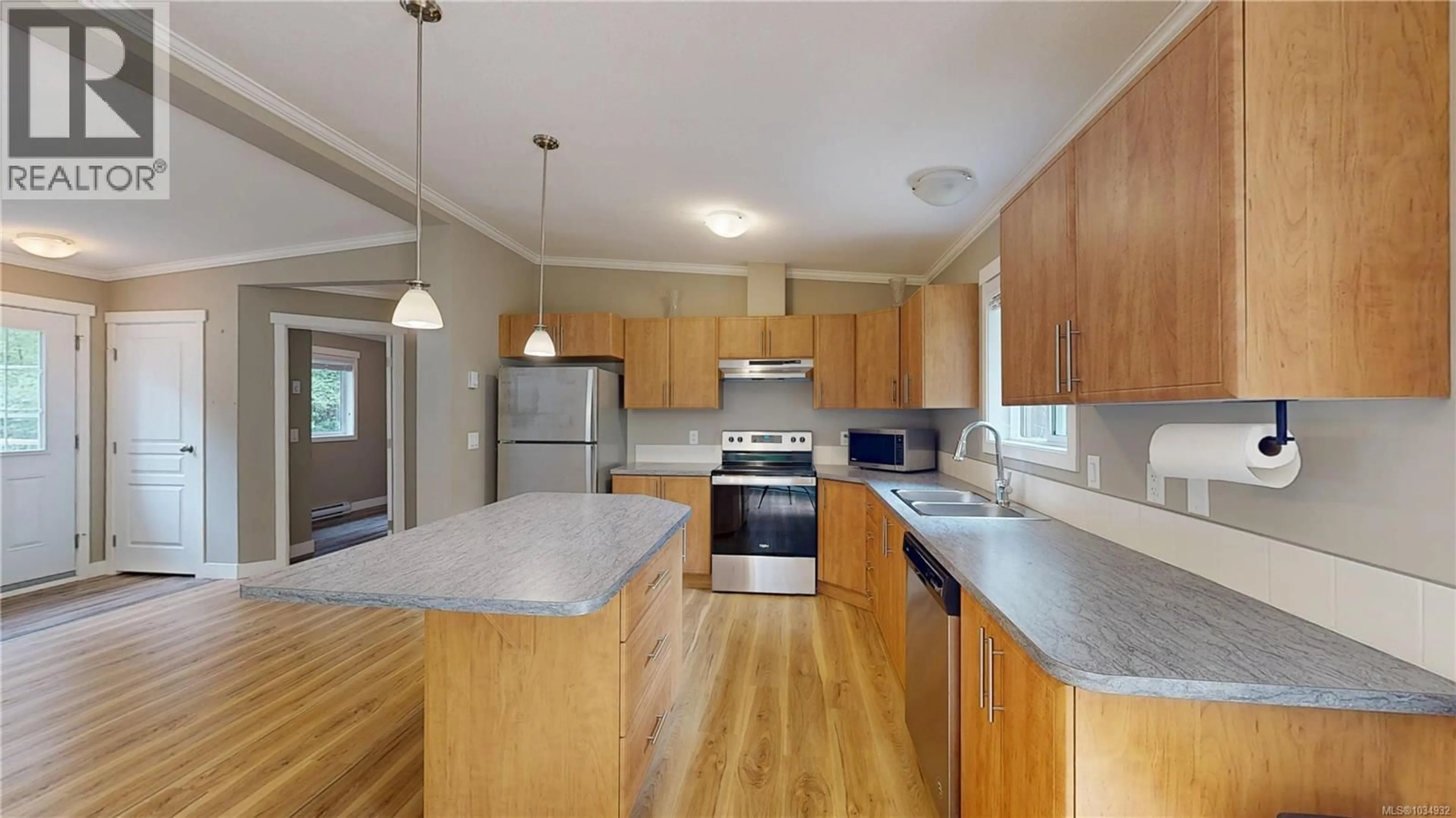 Open concept kitchen, unknown for 601 WILDWOOD CRESCENT, Gabriola Island British Columbia V0R1X4
