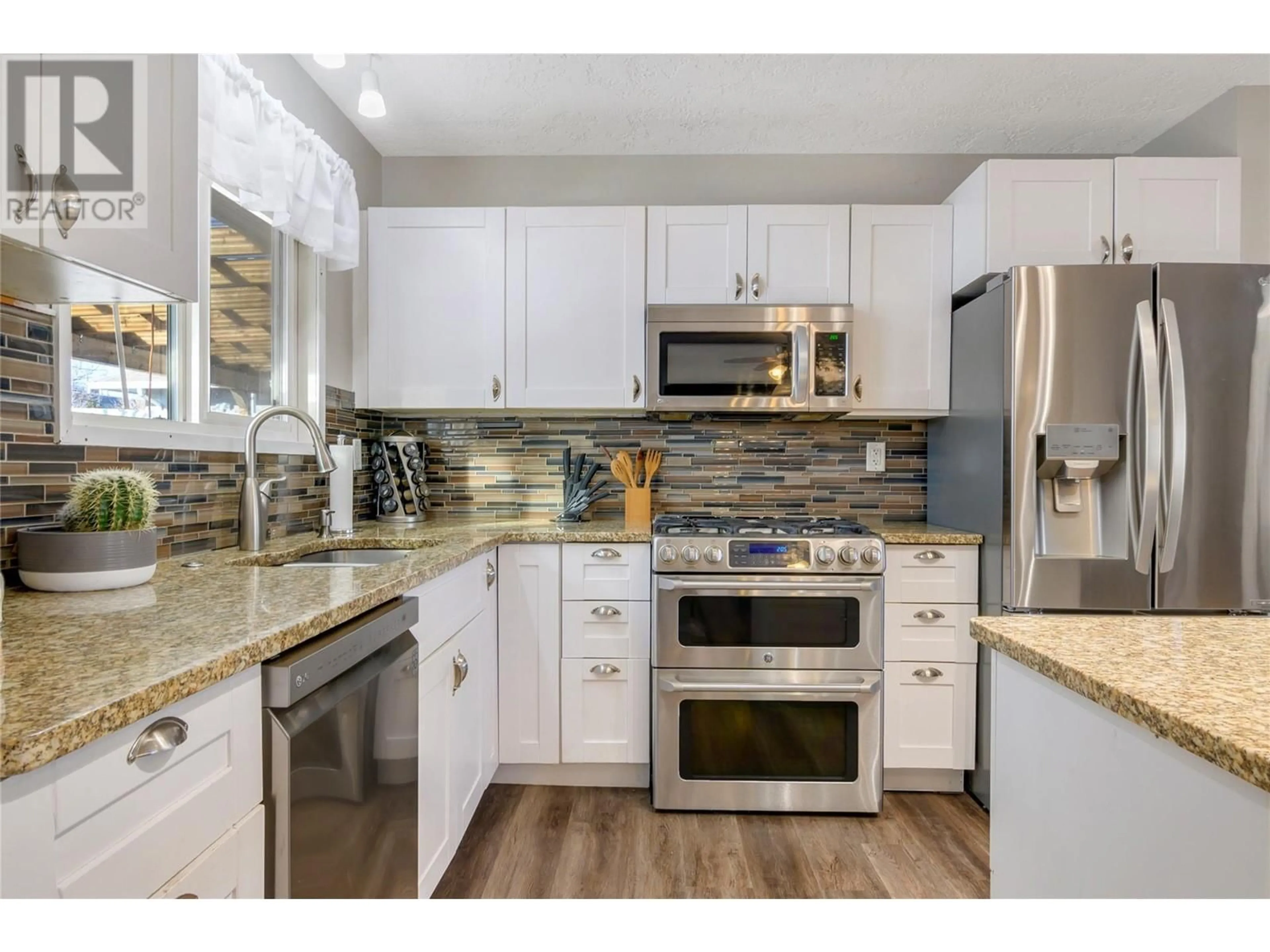 Open concept kitchen, unknown for 470 VISTA ROAD, Kelowna British Columbia V1X3S7
