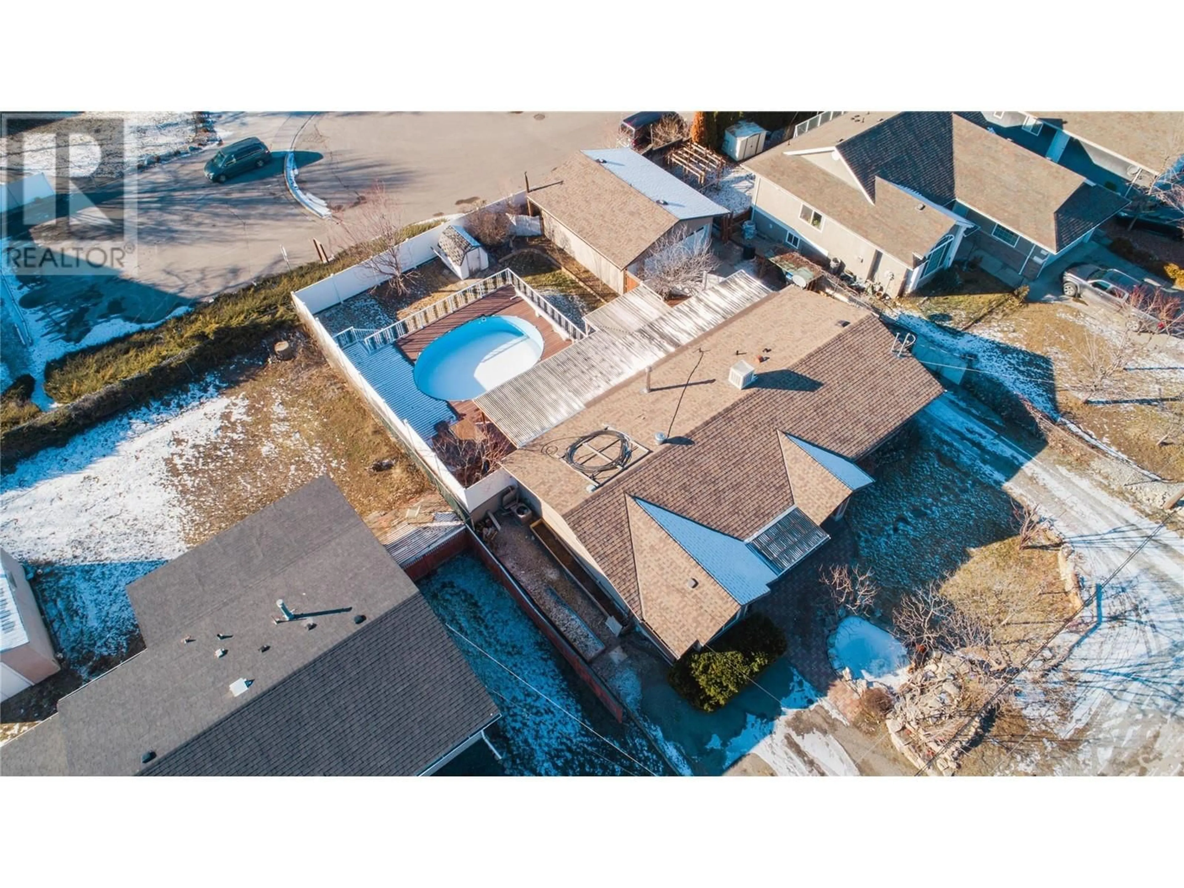 A pic from outside/outdoor area/front of a property/back of a property/a pic from drone, street for 470 VISTA ROAD, Kelowna British Columbia V1X3S7