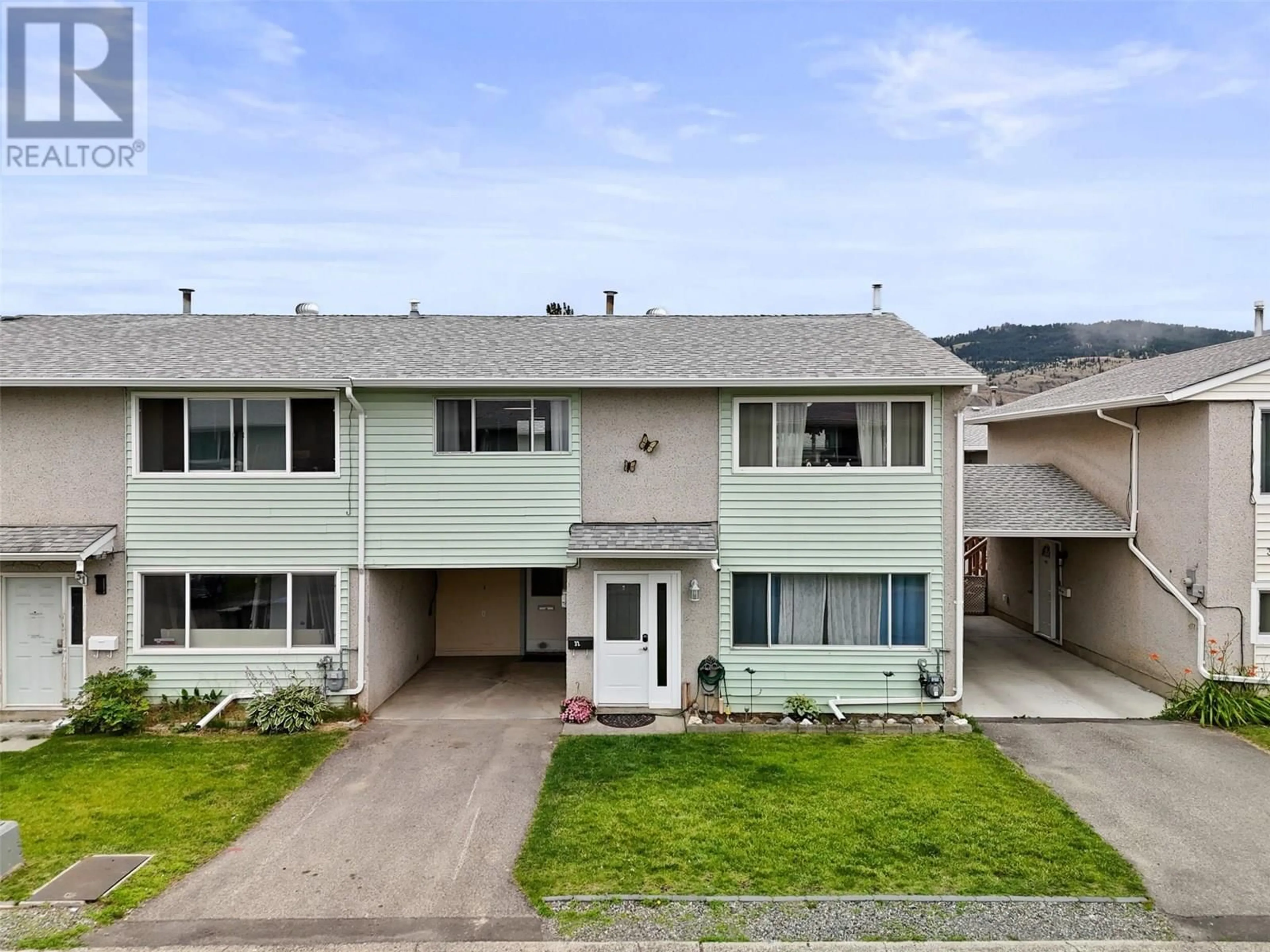 Home with vinyl exterior material, street for 32 - 800 VALHALLA DRIVE, Kamloops British Columbia V2B1S8