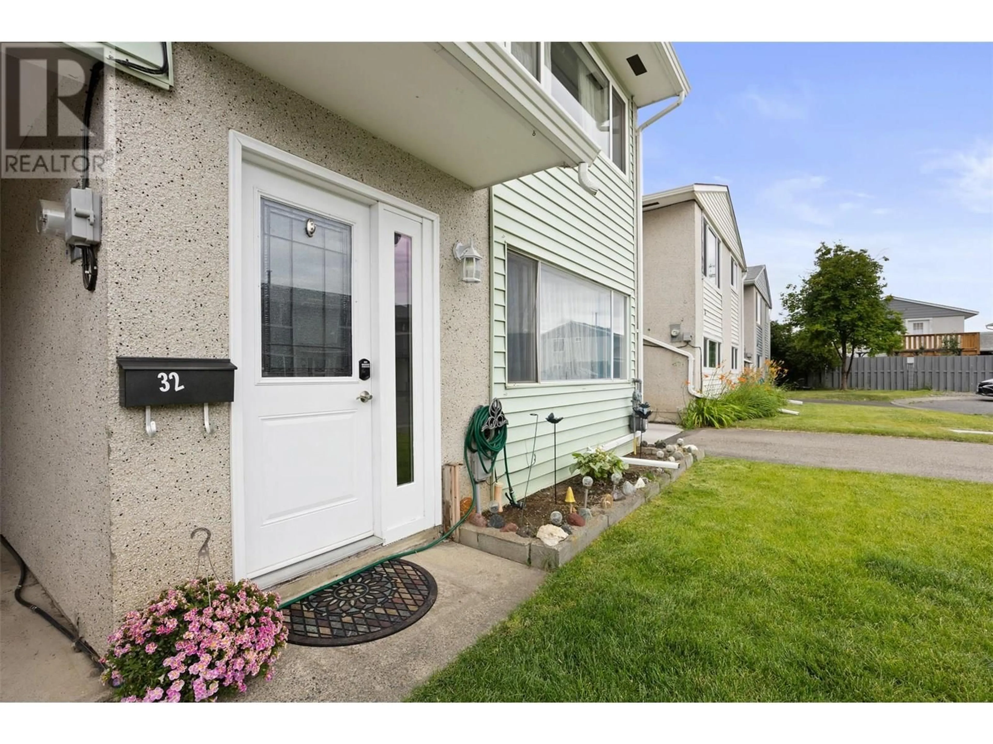 Indoor entryway for 32 - 800 VALHALLA DRIVE, Kamloops British Columbia V2B1S8