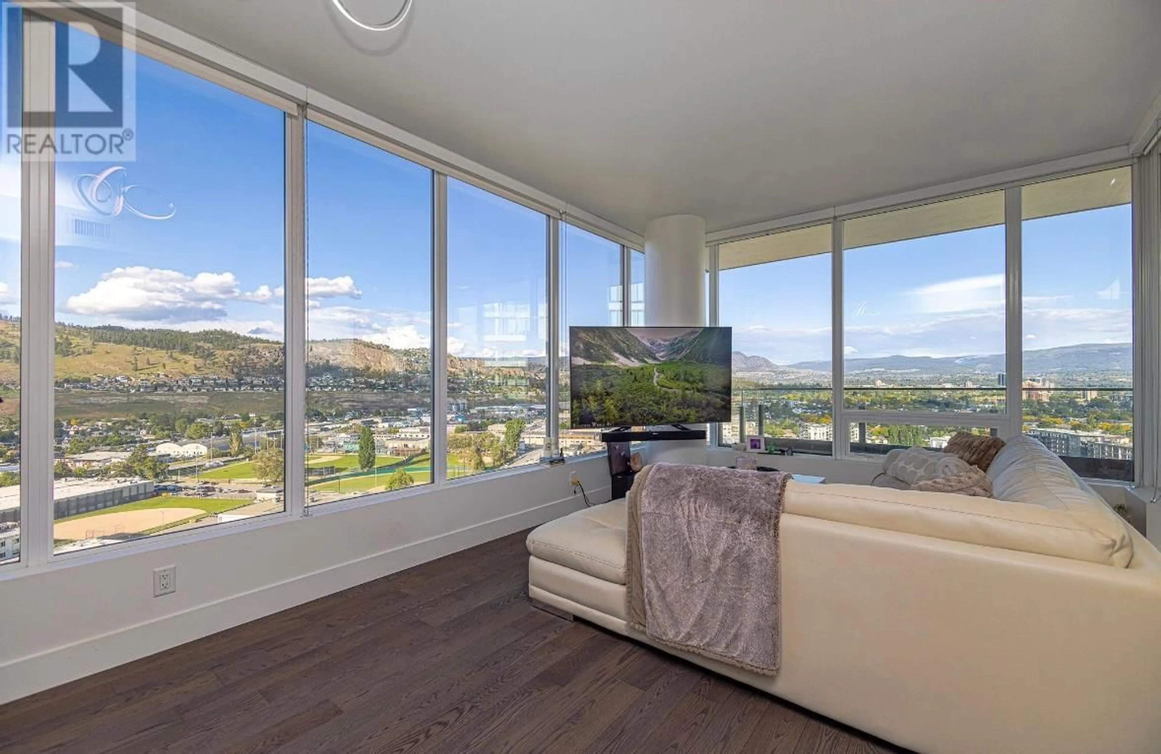 Living room with furniture, wood/laminate floor for 1902 - 1181 SUNSET DRIVE, Kelowna British Columbia V1Y0J4